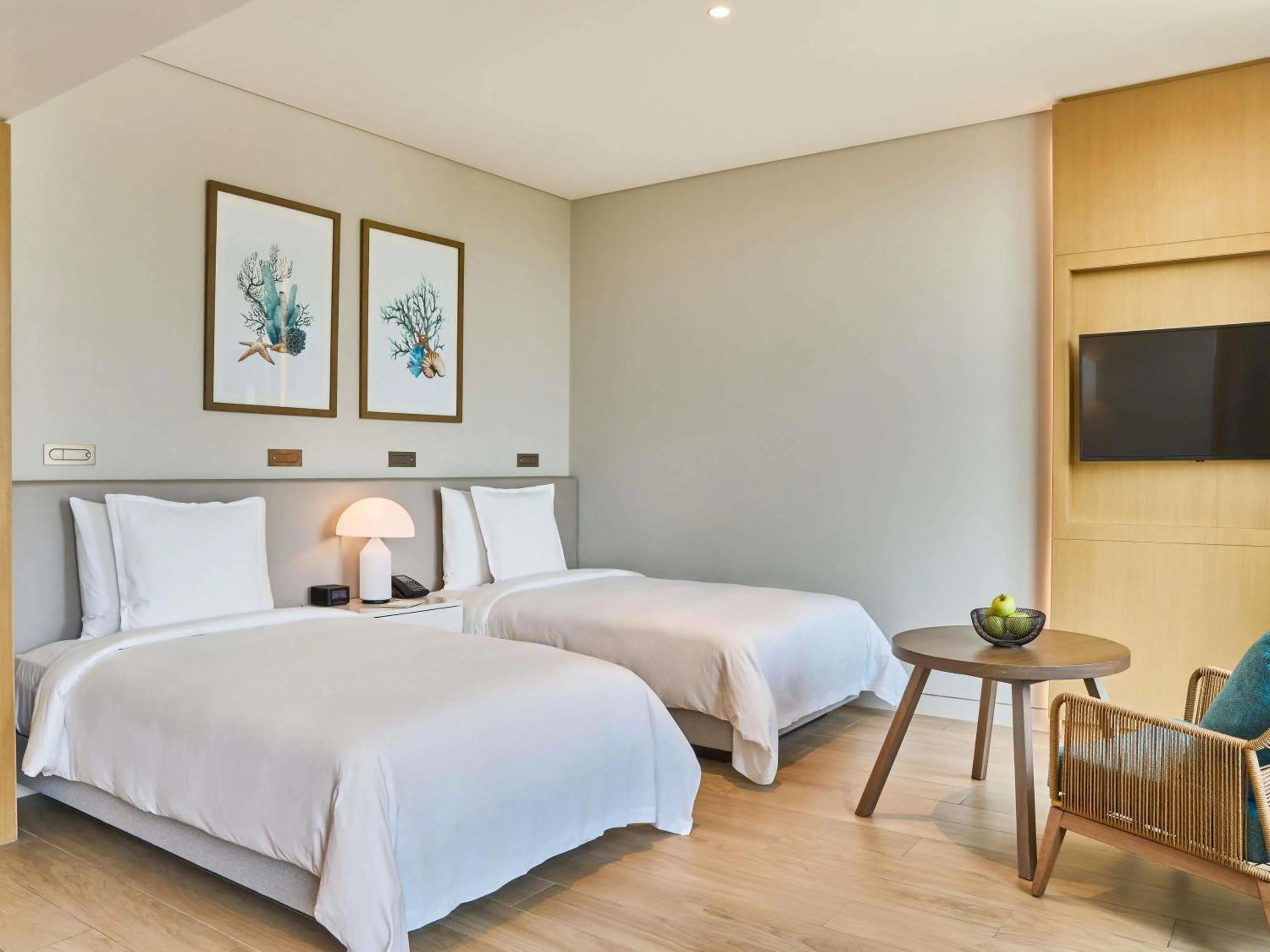 Bedroom, Bed in Mövenpick Resort Al Marjan Island