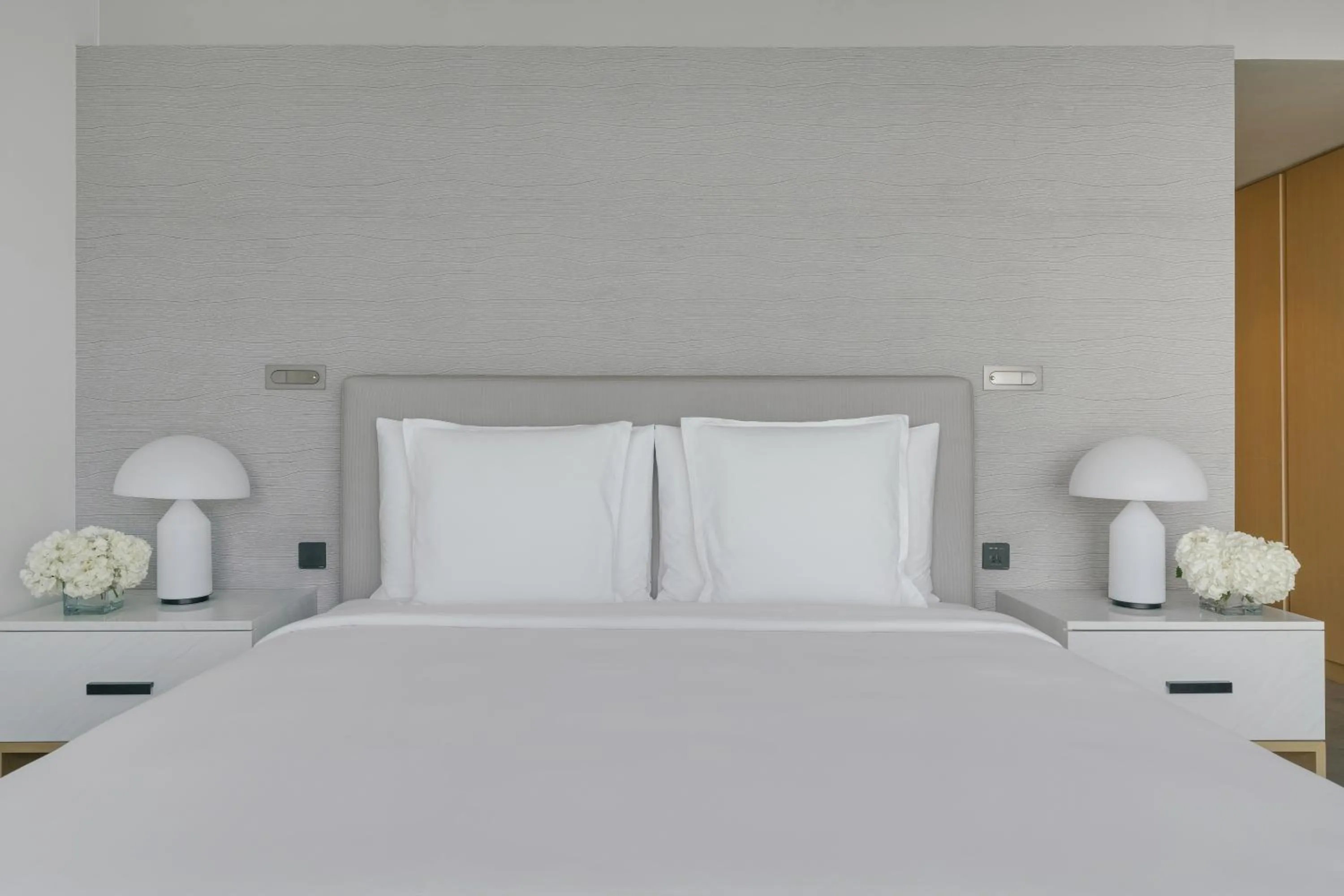 Bed in Mövenpick Resort Al Marjan Island