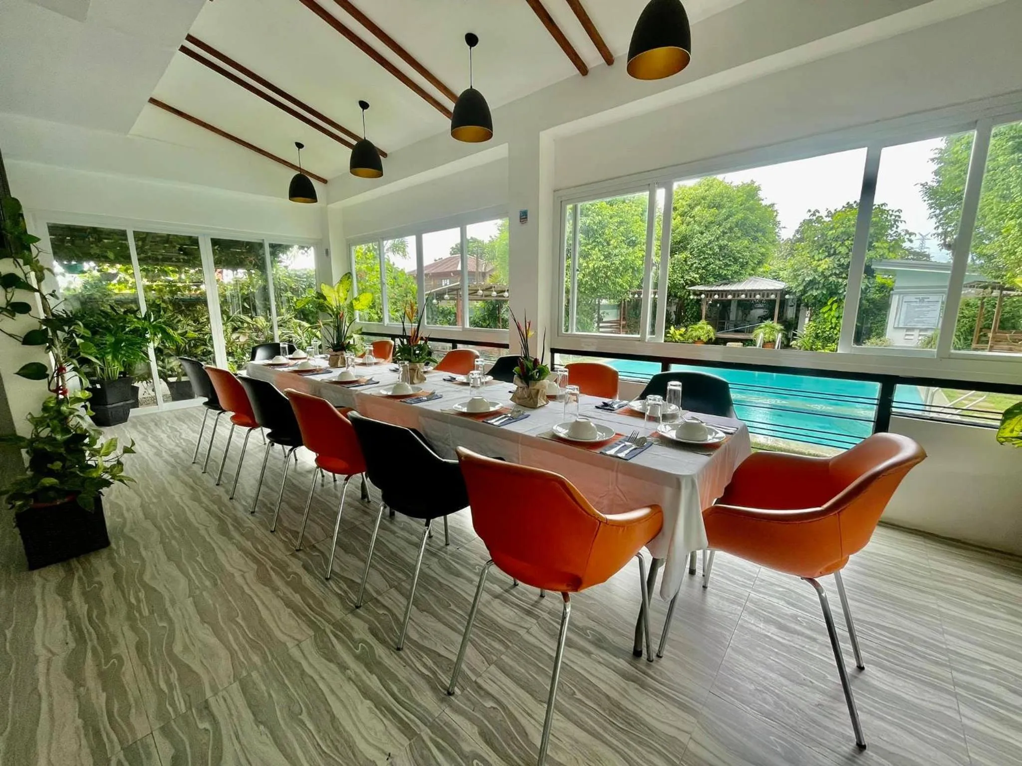 Restaurant/places to eat in Casa Cecilia Hotel