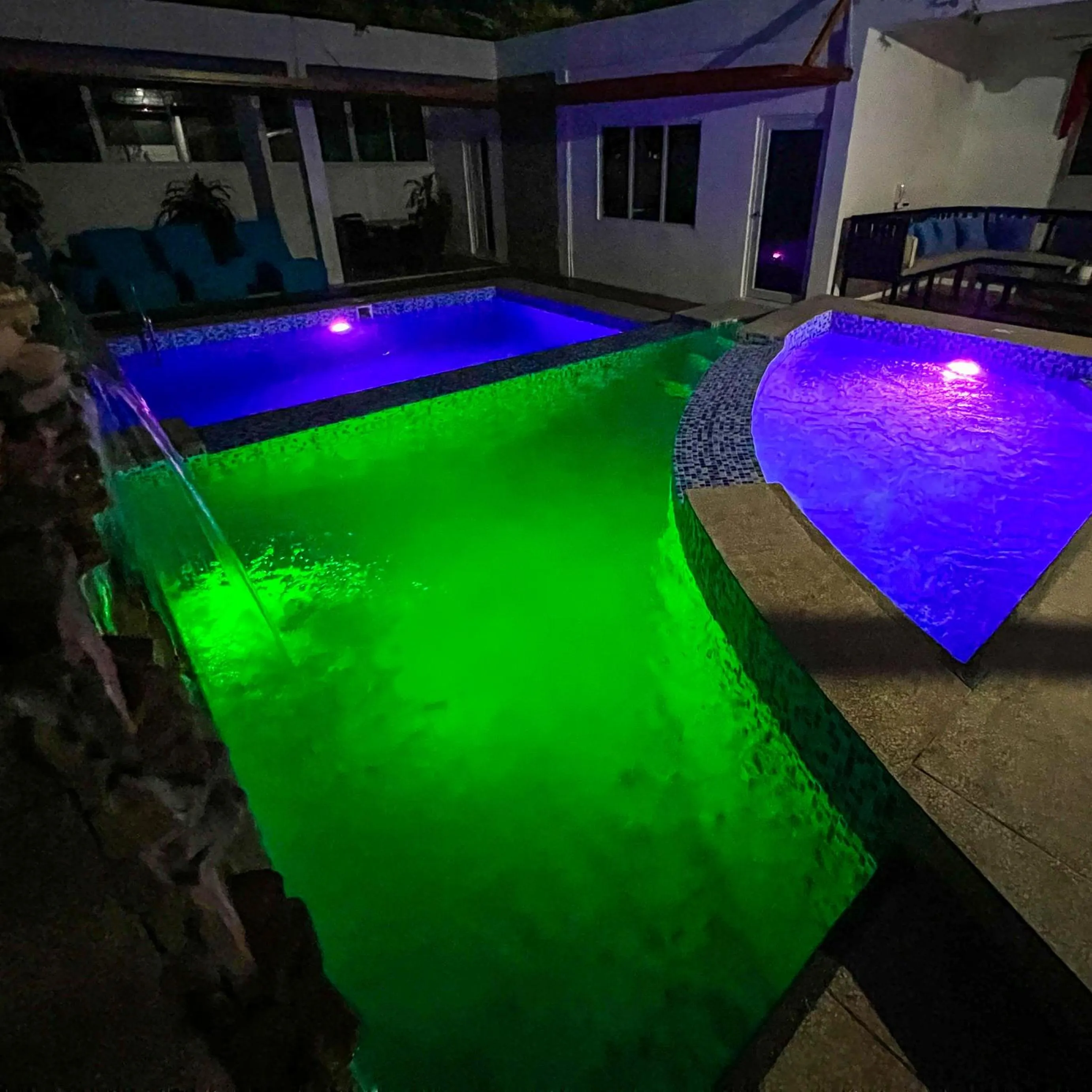 Swimming pool in Casa Cecilia Hotel