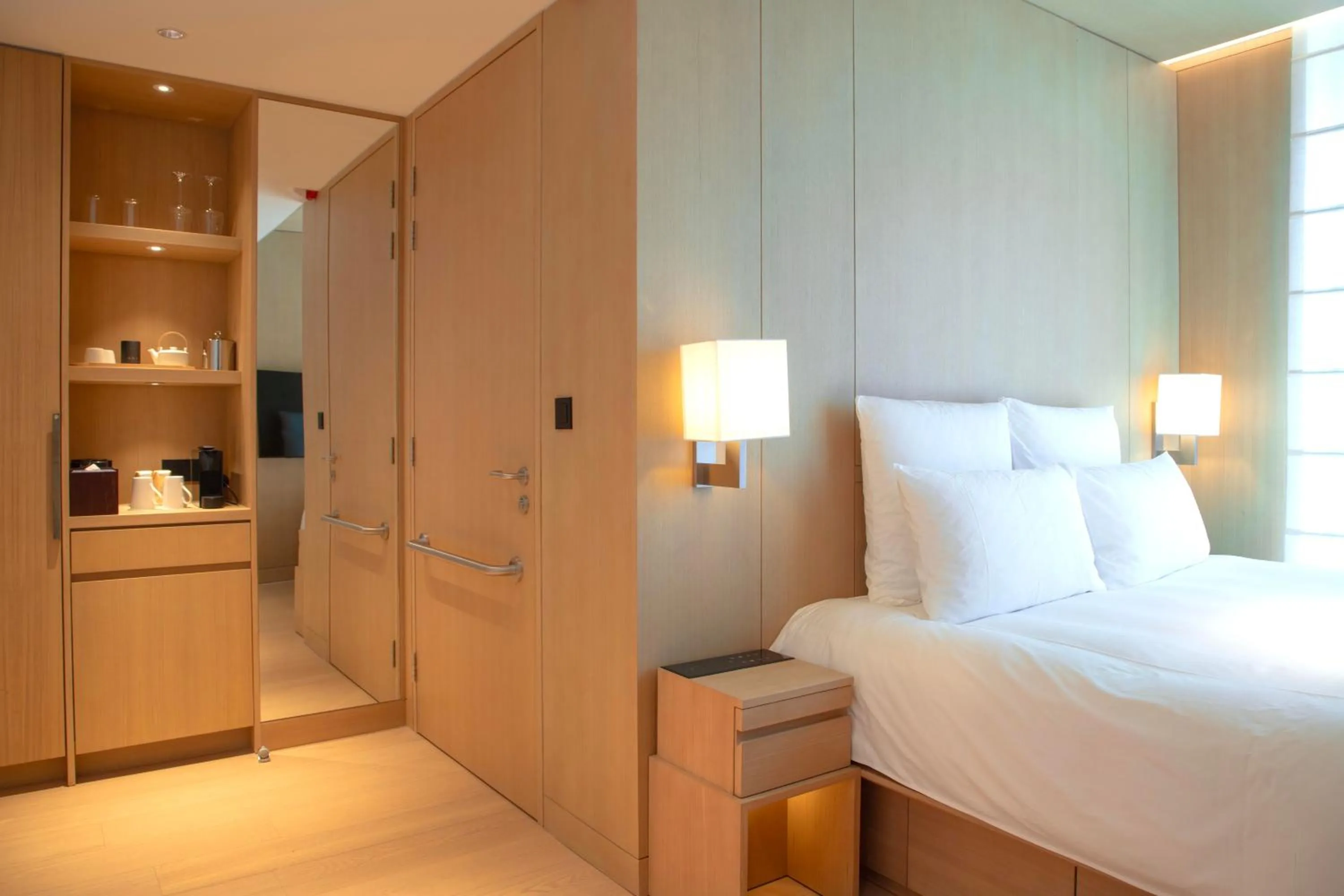 TV and multimedia, Bed in AKI Hotel Hong Kong - MGallery Collection