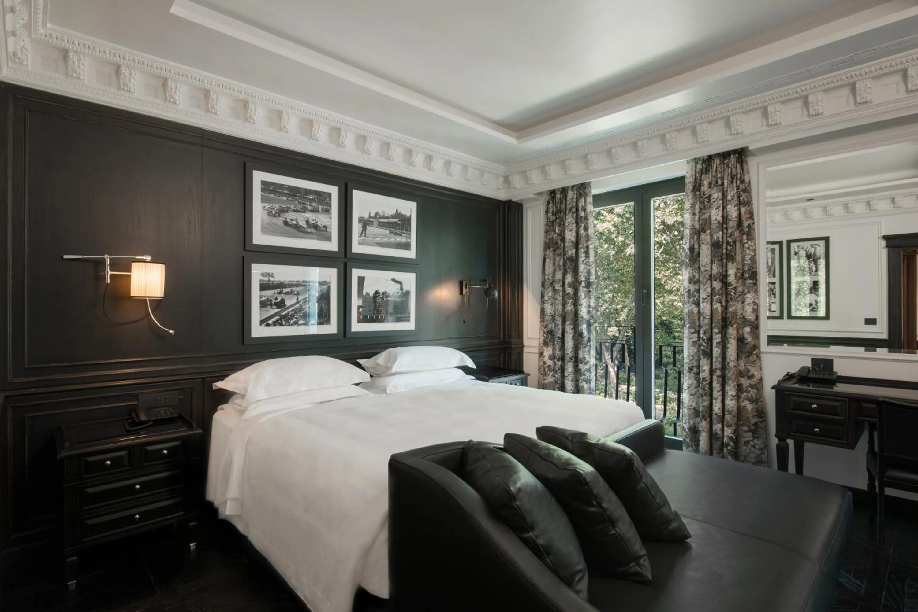Bed in Hotel de la Ville Monza - Small Luxury Hotels of the World