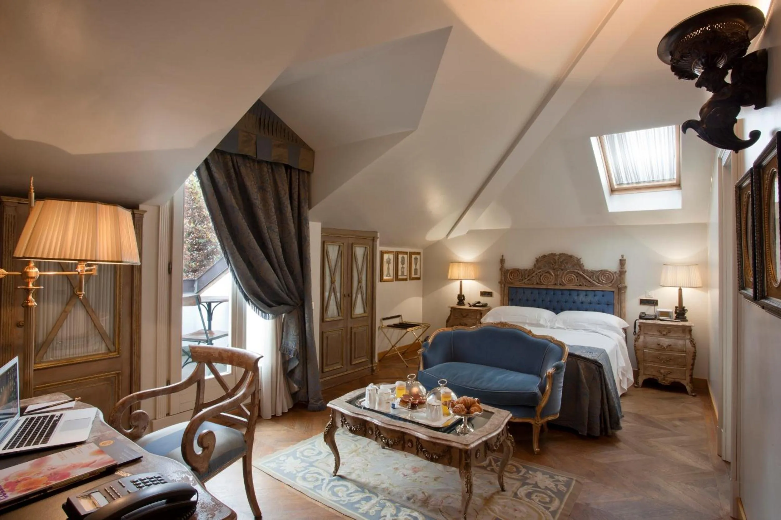 Bed in Hotel de la Ville Monza - Small Luxury Hotels of the World