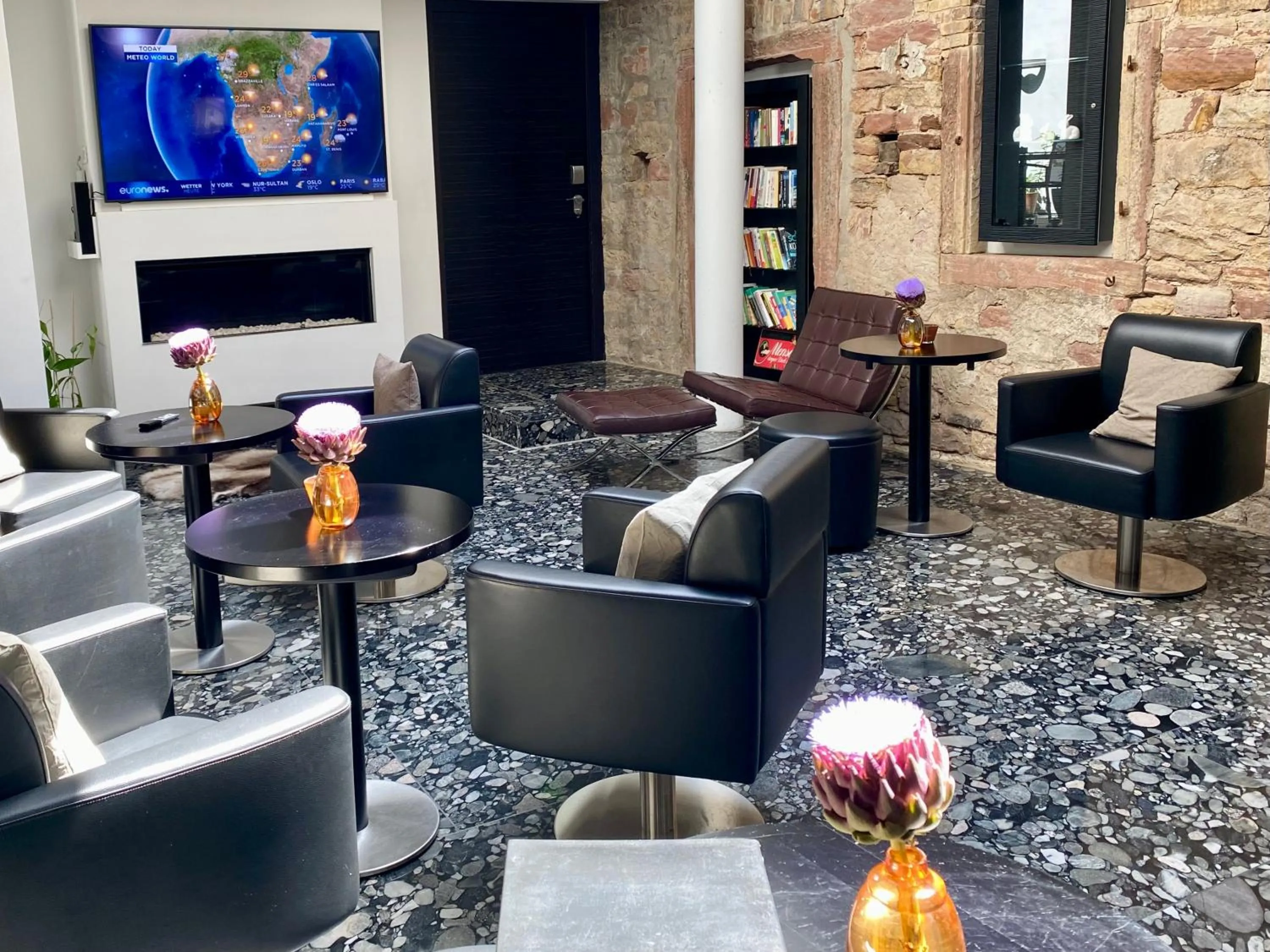 Restaurant/places to eat in Kaiser Kulturhotel