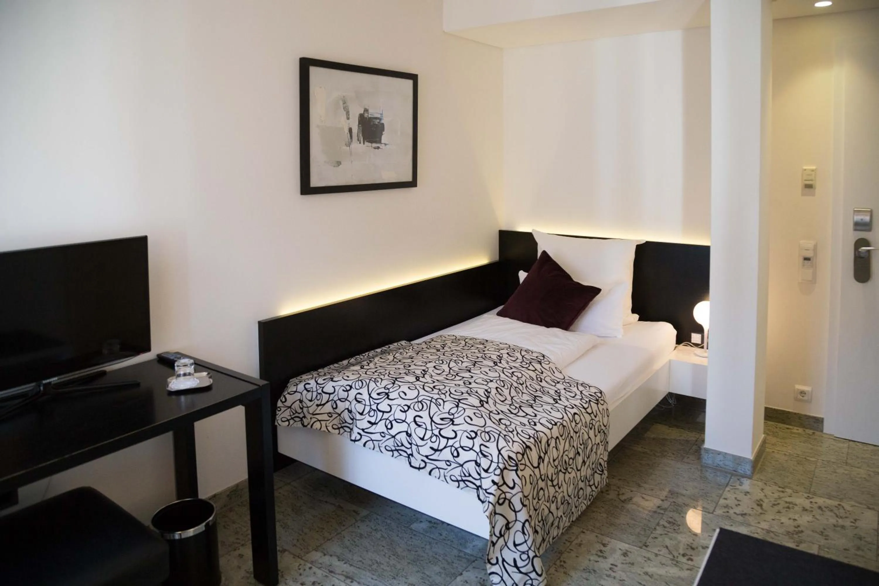 Photo of the whole room, Bed in Kaiser Kulturhotel