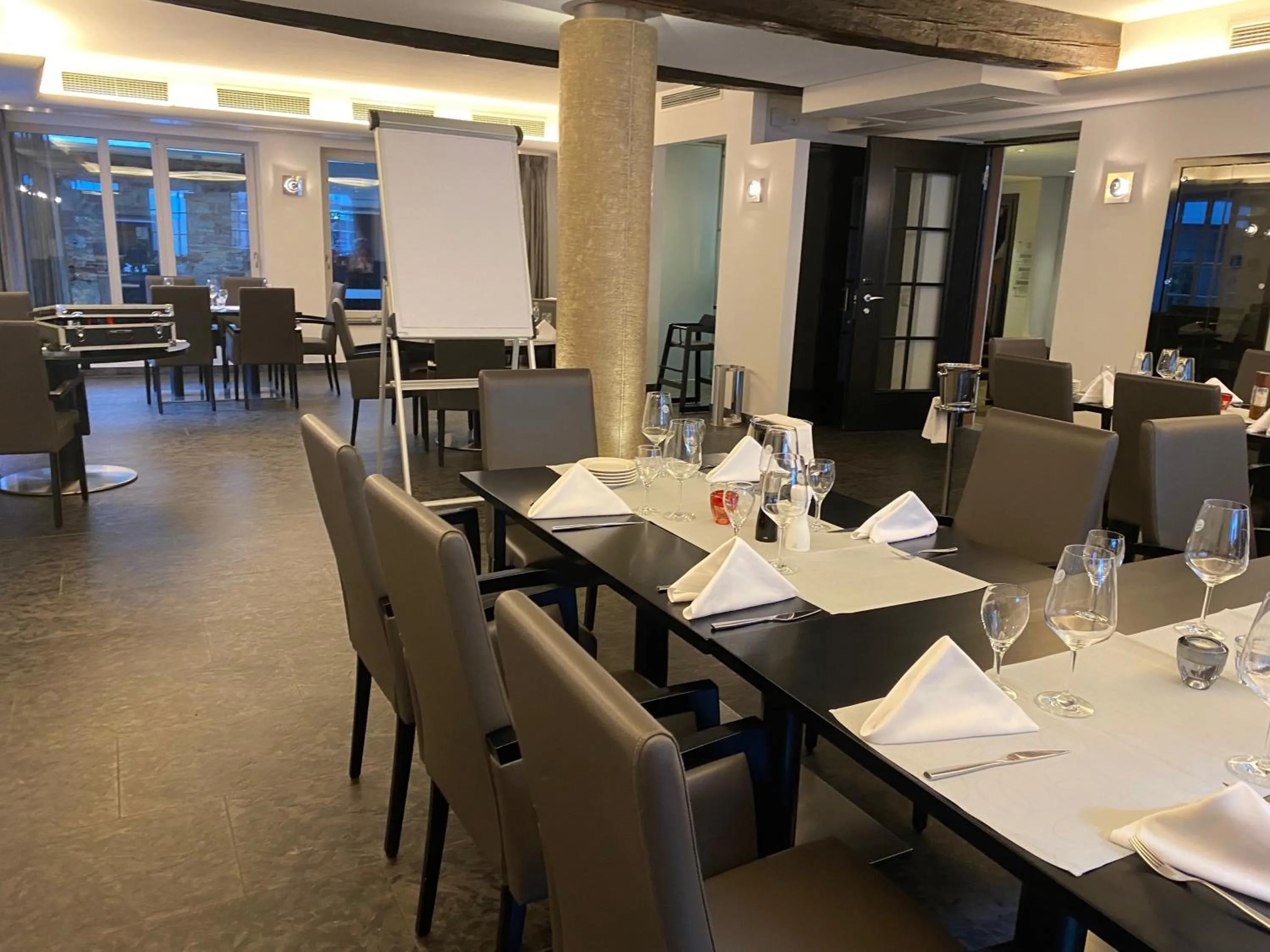 Restaurant/places to eat in Kaiser Kulturhotel
