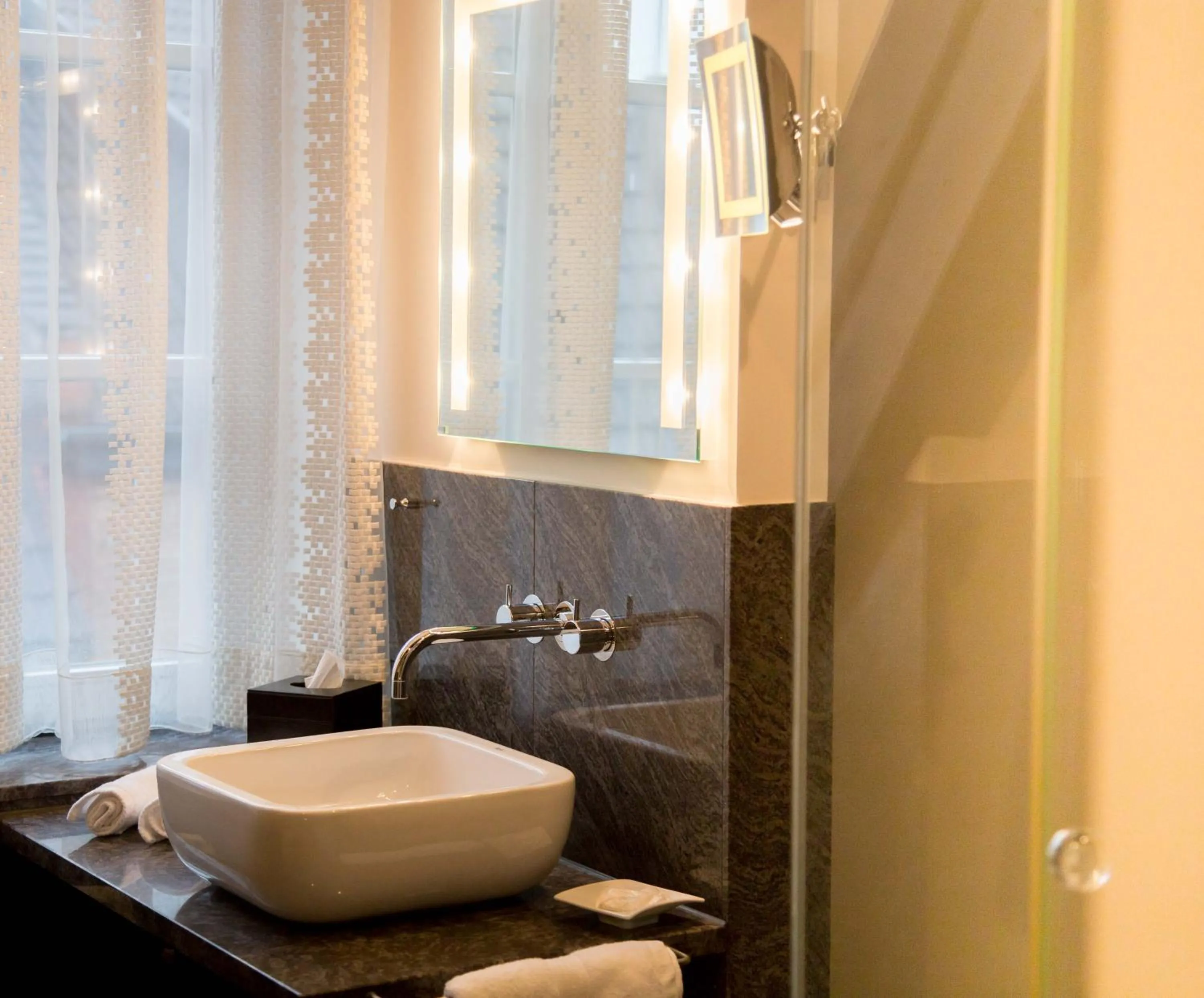 Bathroom in Kaiser Kulturhotel