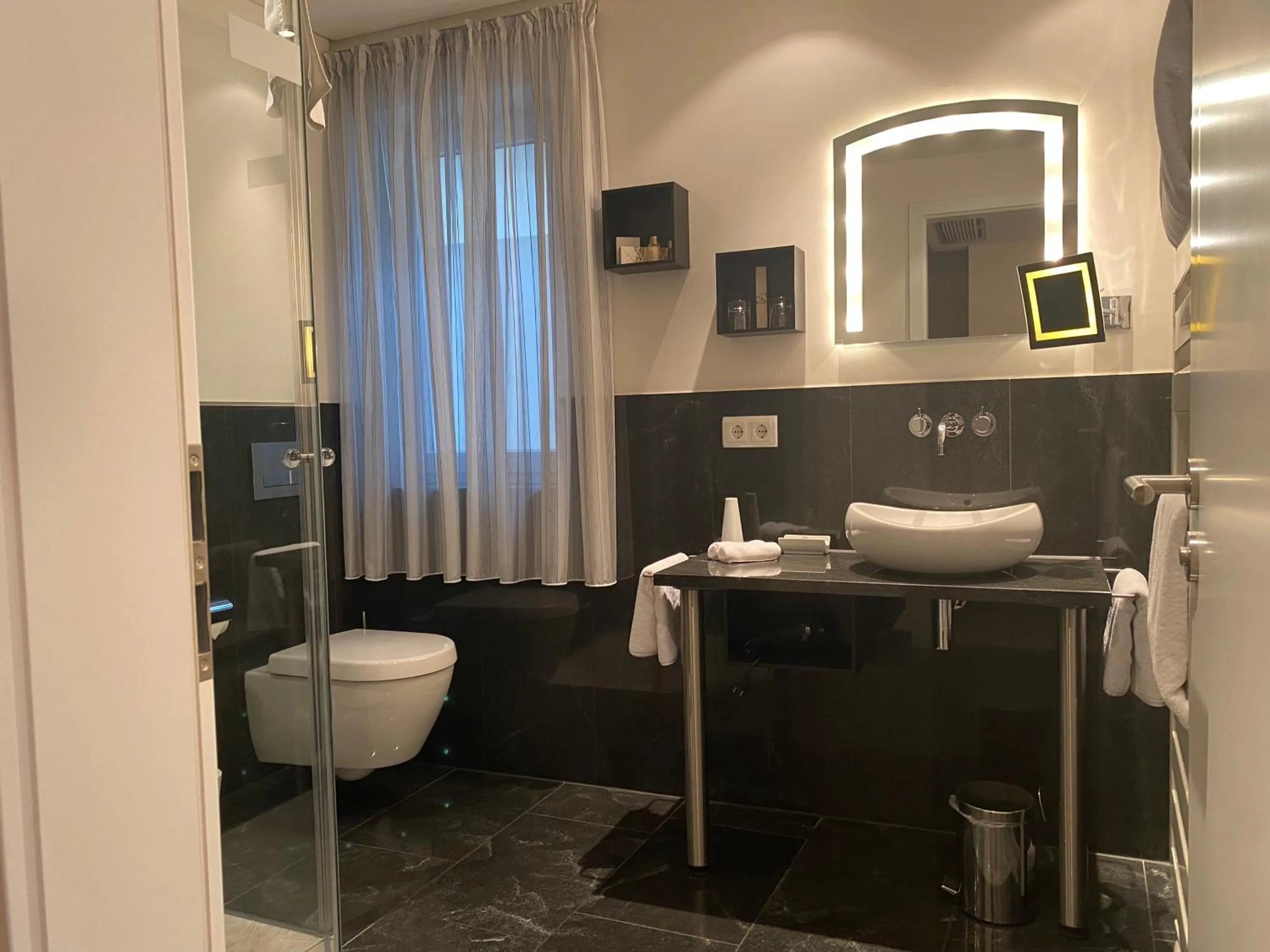 Bathroom in Kaiser Kulturhotel