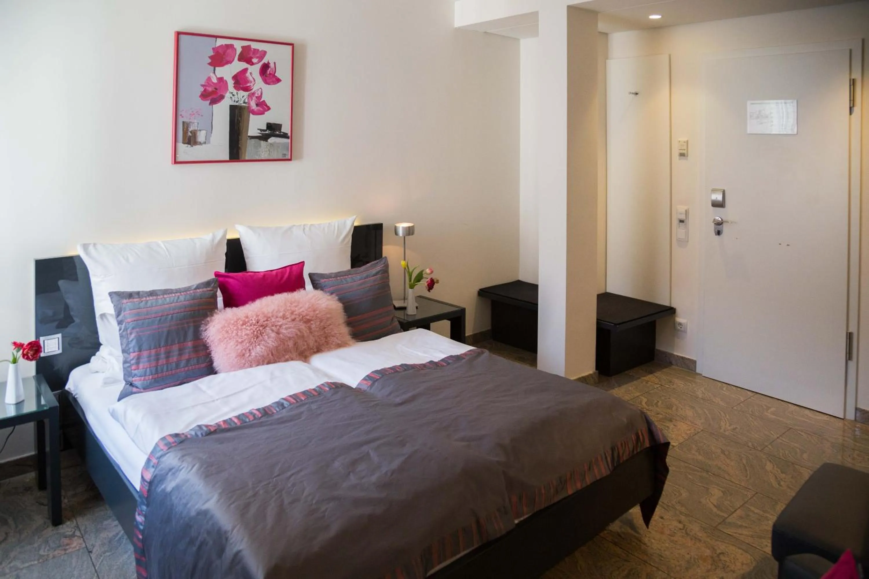 Photo of the whole room, Bed in Kaiser Kulturhotel