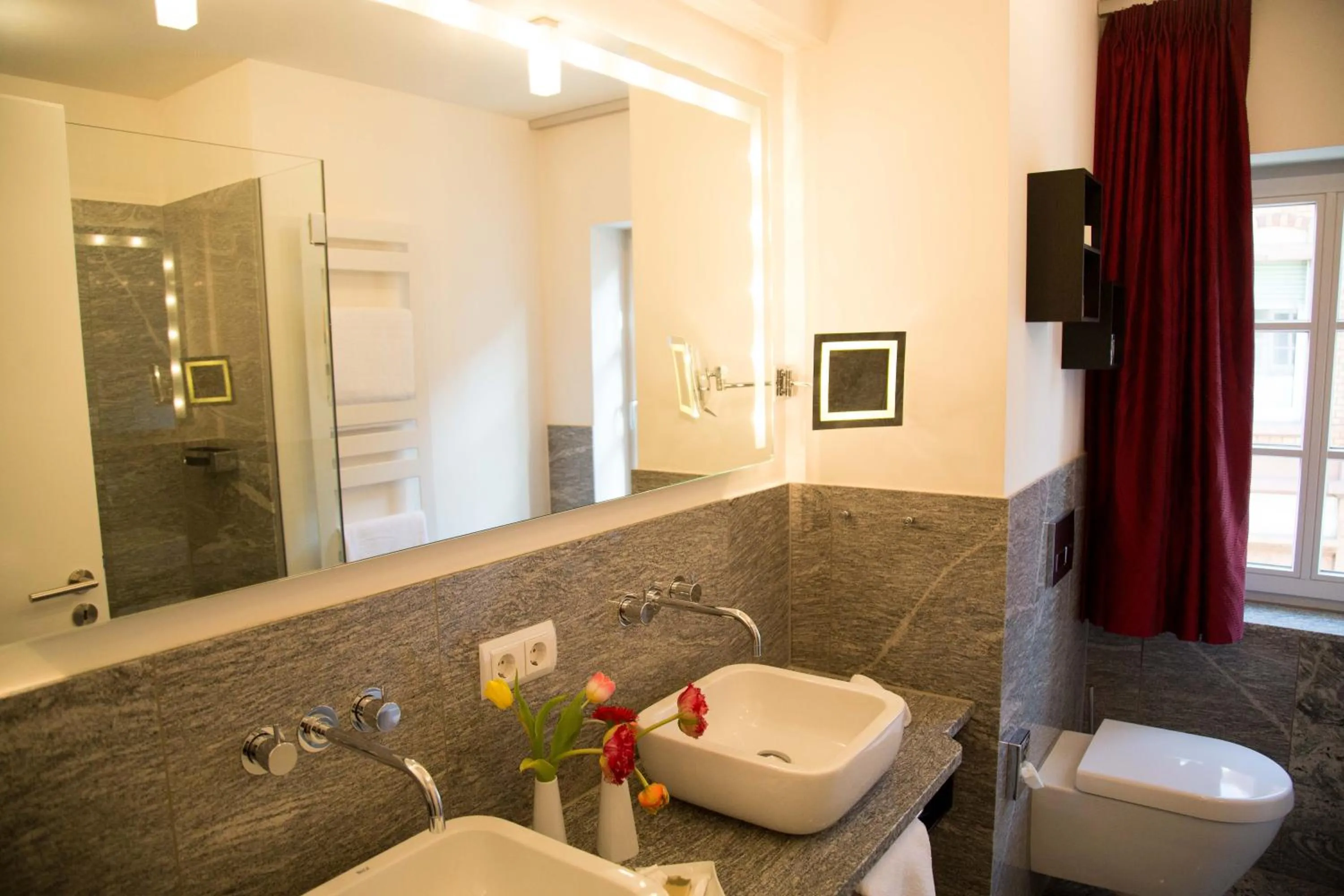 Bathroom in Kaiser Kulturhotel