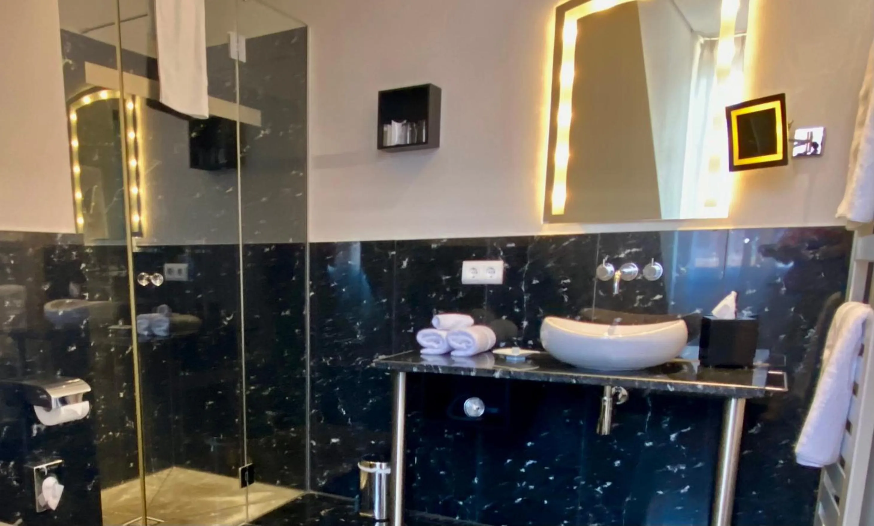 Bathroom in Kaiser Kulturhotel