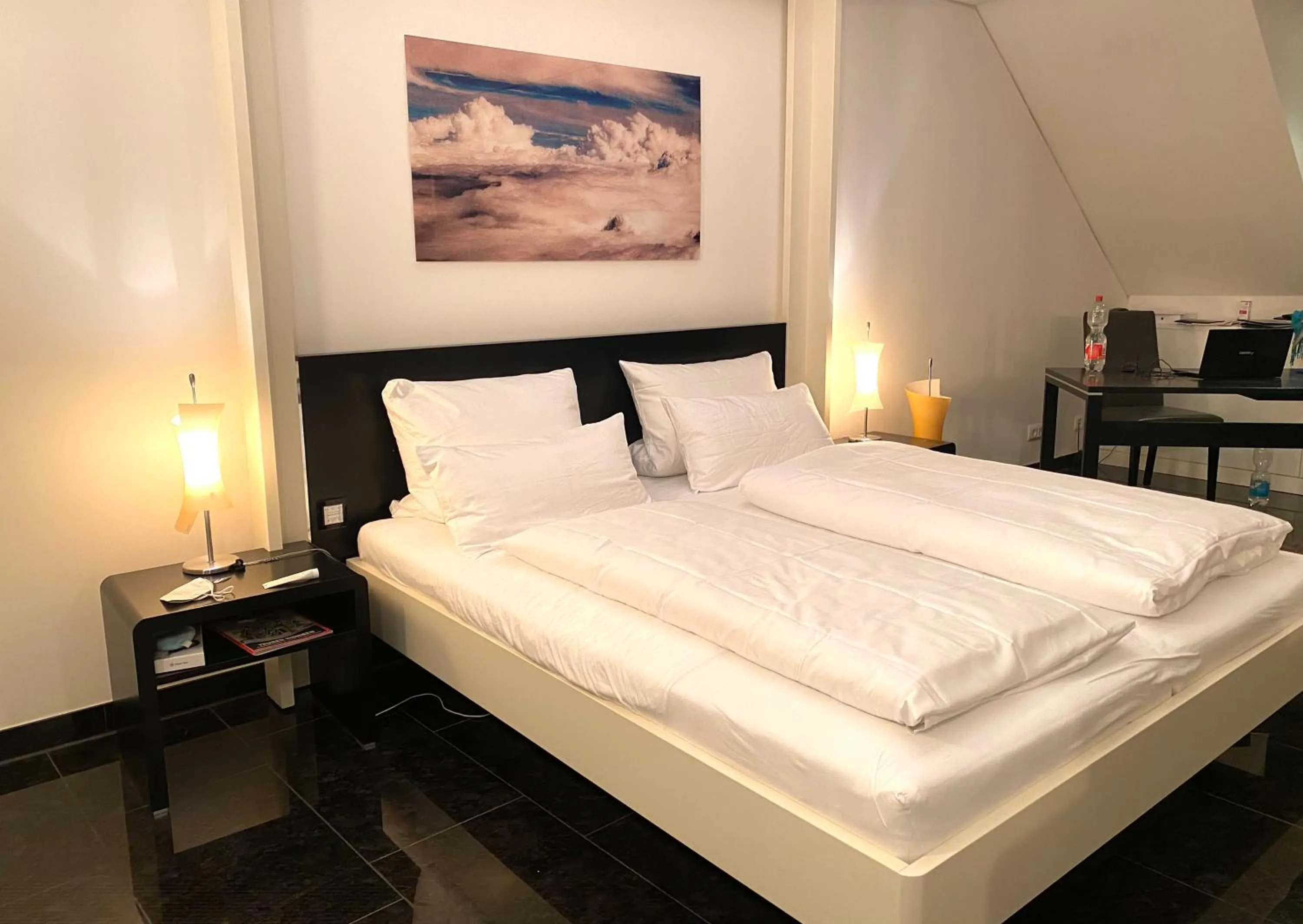 Photo of the whole room, Bed in Kaiser Kulturhotel