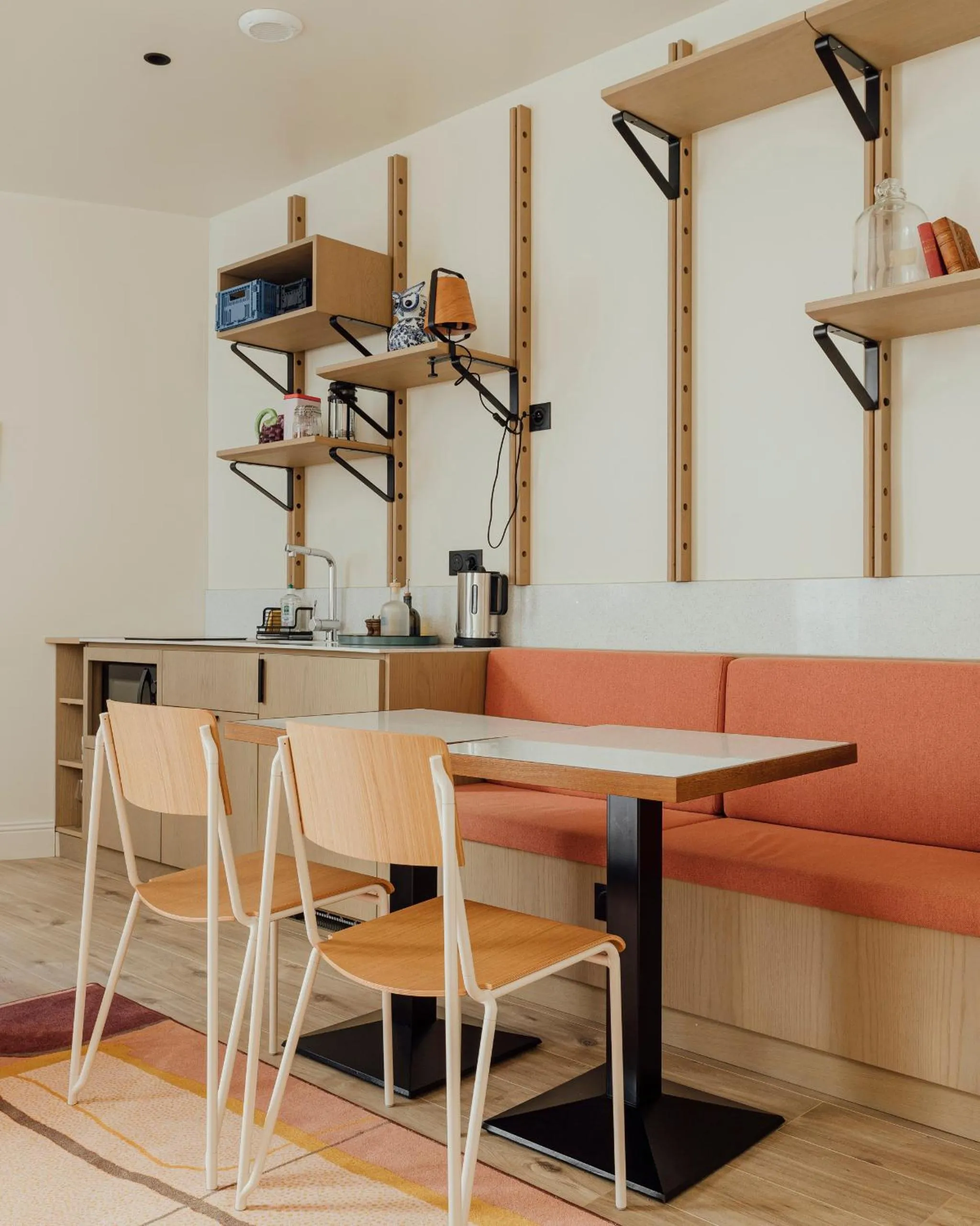 Kitchen or kitchenette in Hôtel Préfecture - Entrée autonome, réception en ligne - Encore Mieux