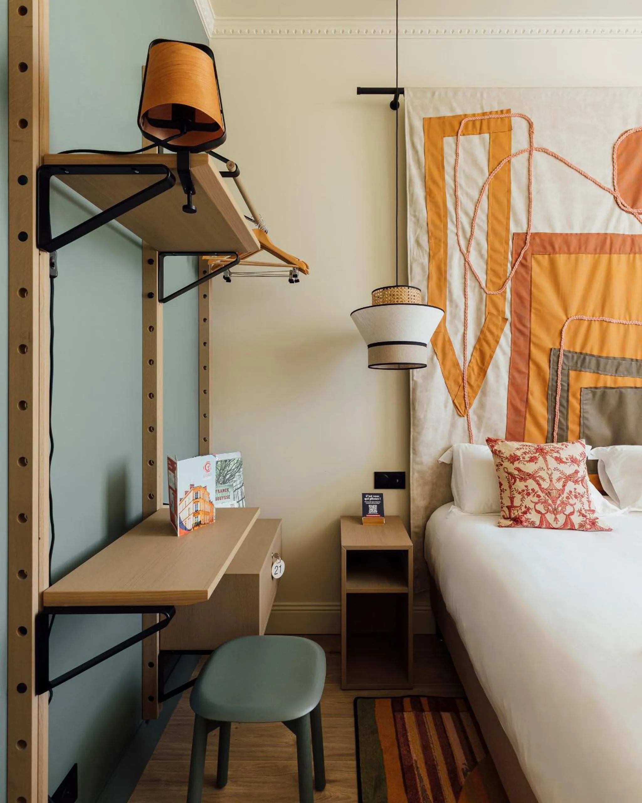 Bedroom, Bed in Hôtel Préfecture - Entrée autonome, réception en ligne - Encore Mieux