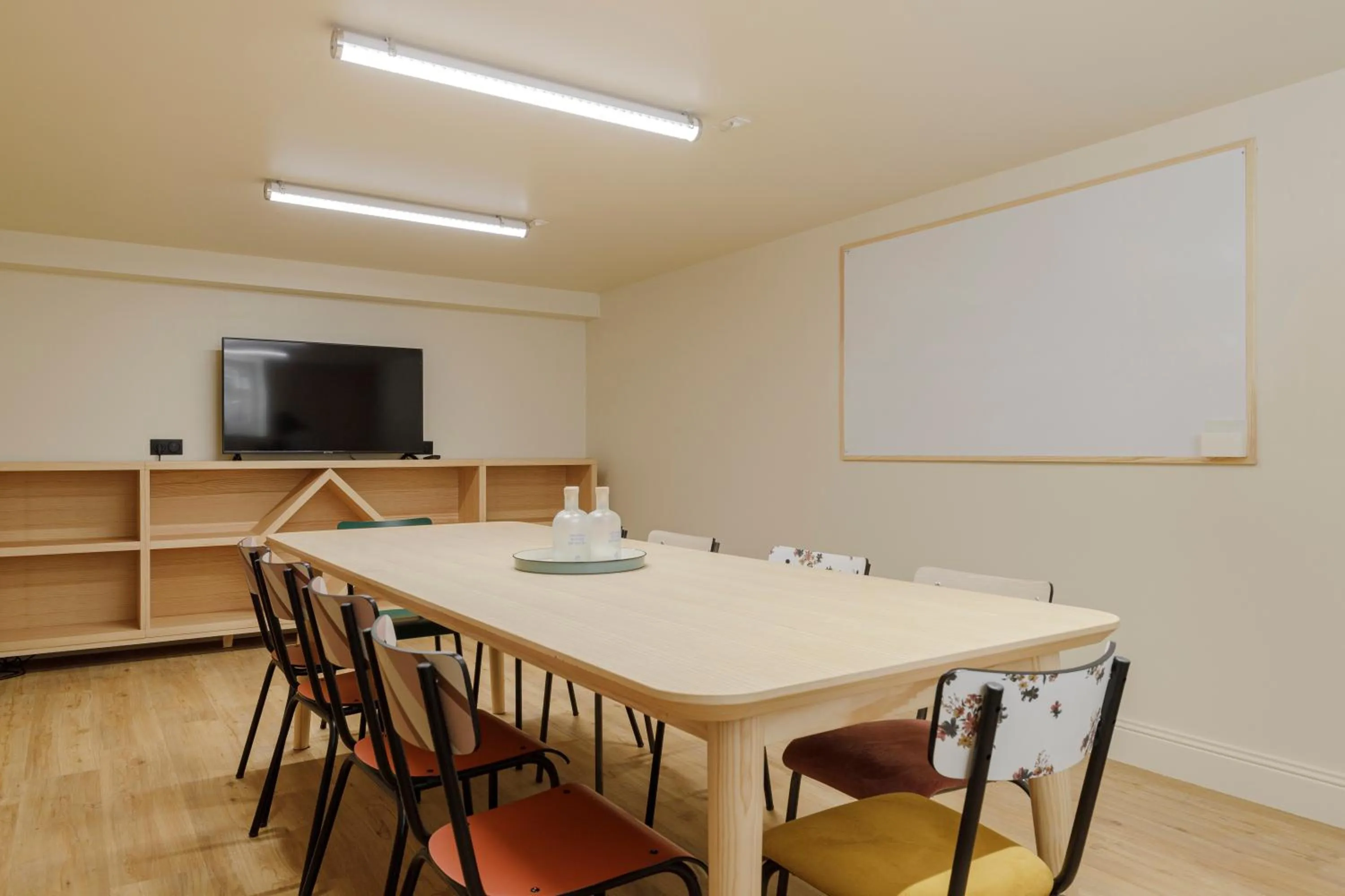 Meeting/conference room in Hôtel Préfecture - Entrée autonome, réception en ligne - Encore Mieux