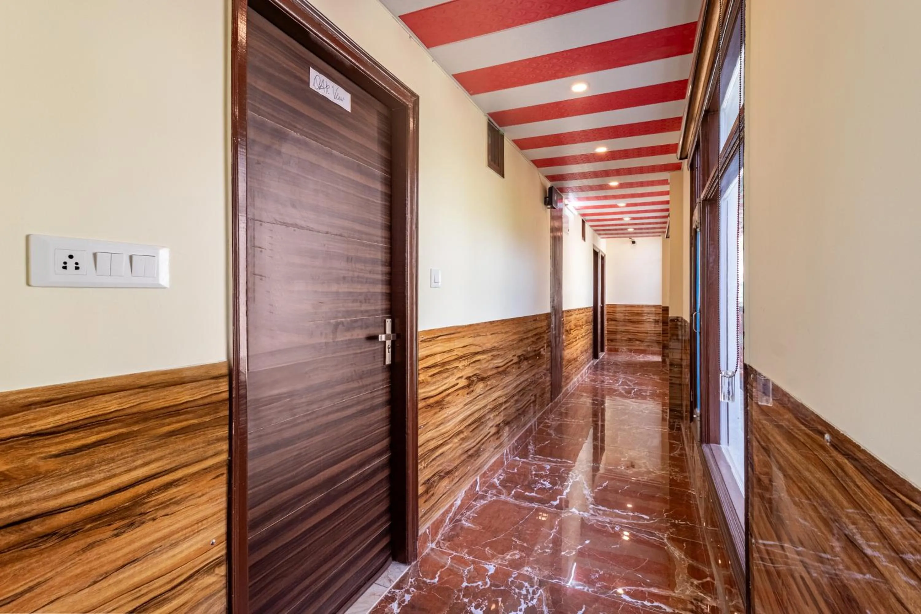 Lobby or reception in Treebo Srishti Vaikunth With Mountain View