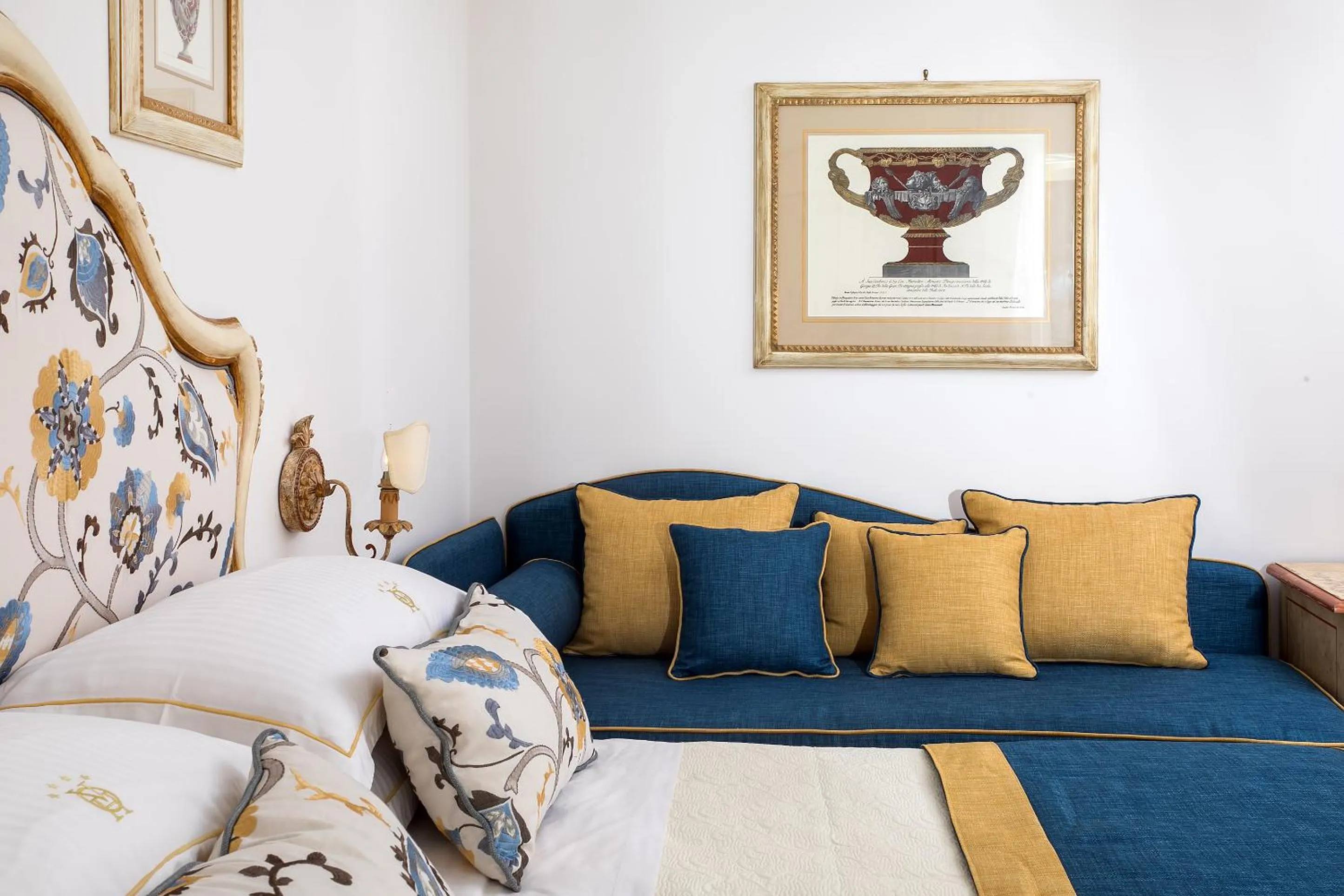 Decorative detail, Bed in Hotel Onda Verde