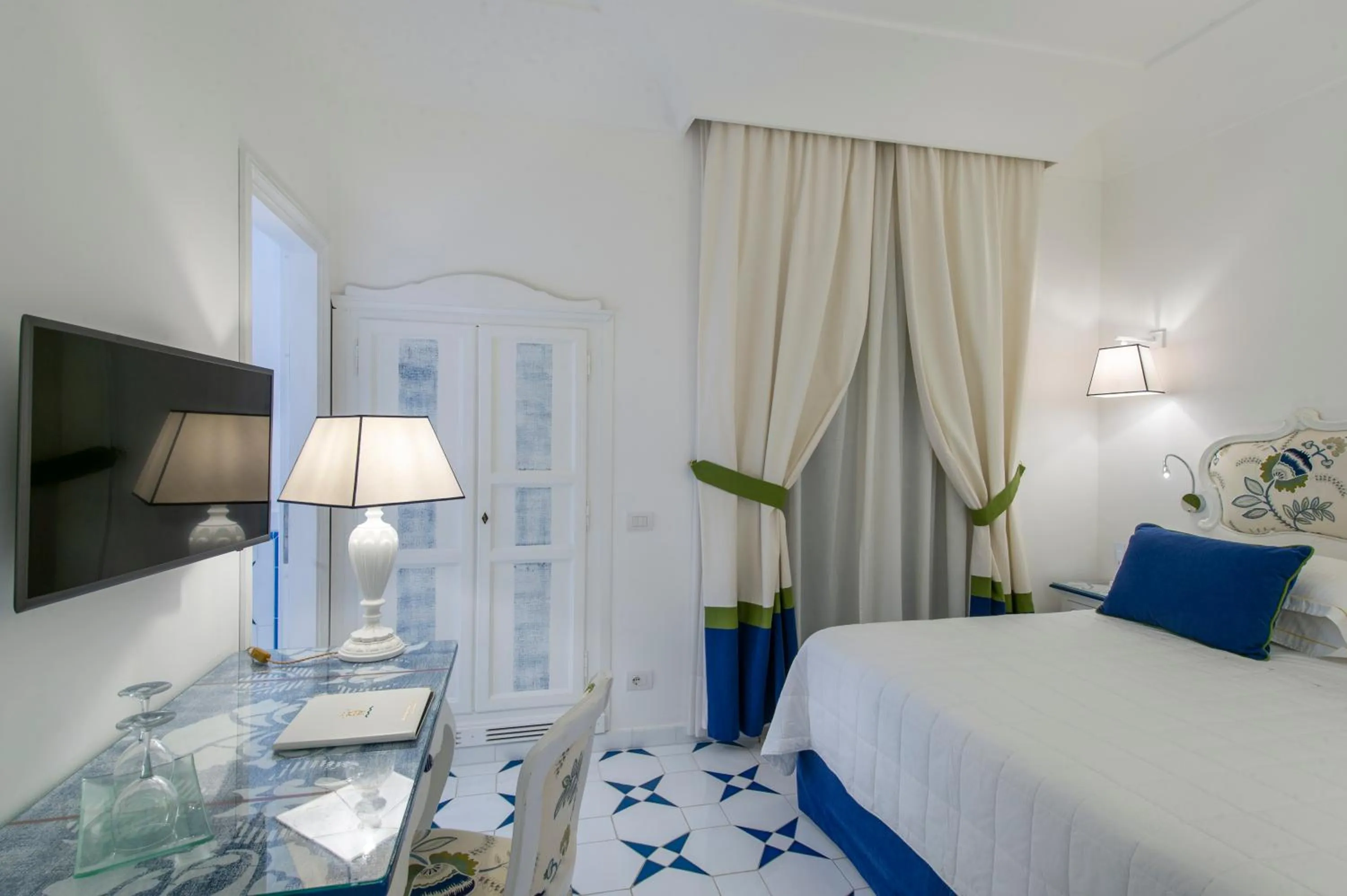 Sea view, Bed in Hotel Onda Verde