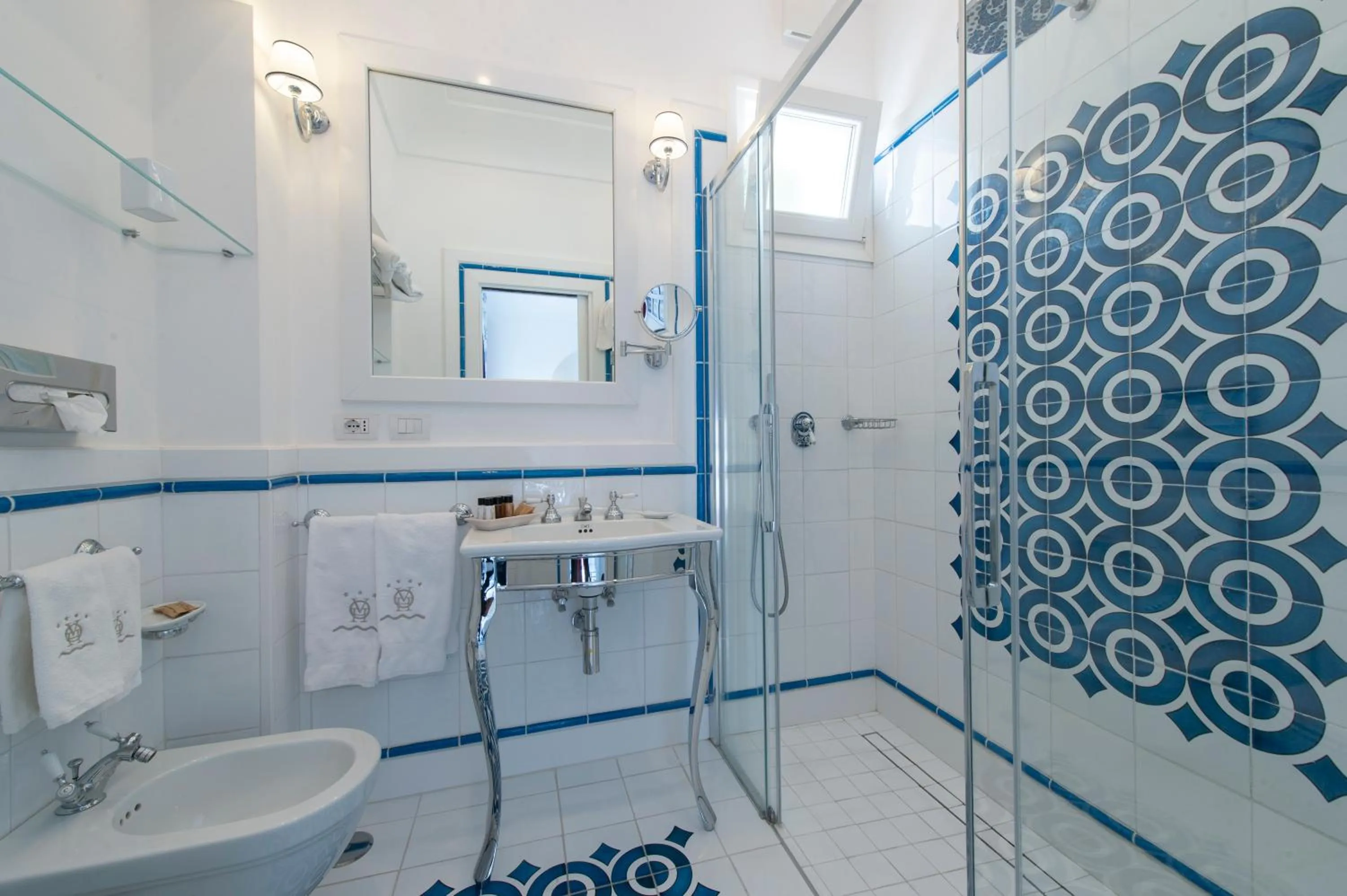 Shower in Hotel Onda Verde