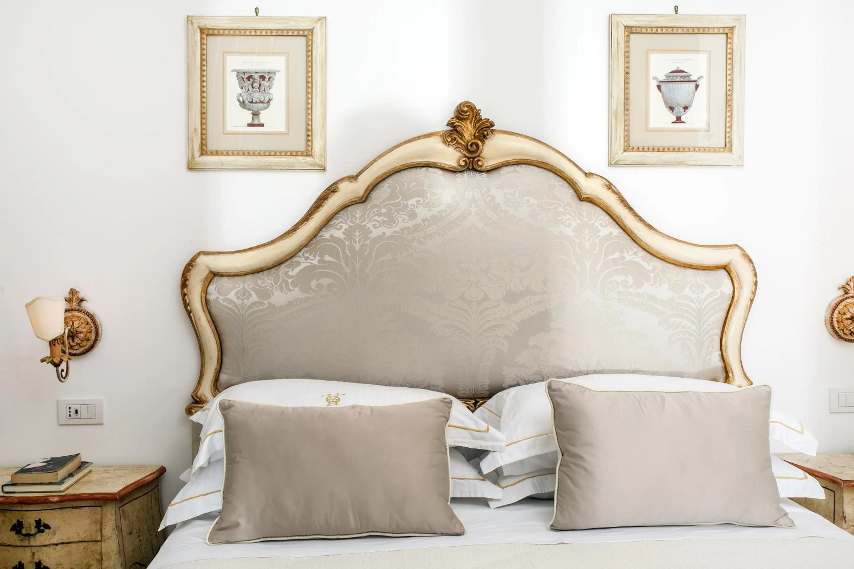 Decorative detail, Bed in Hotel Onda Verde