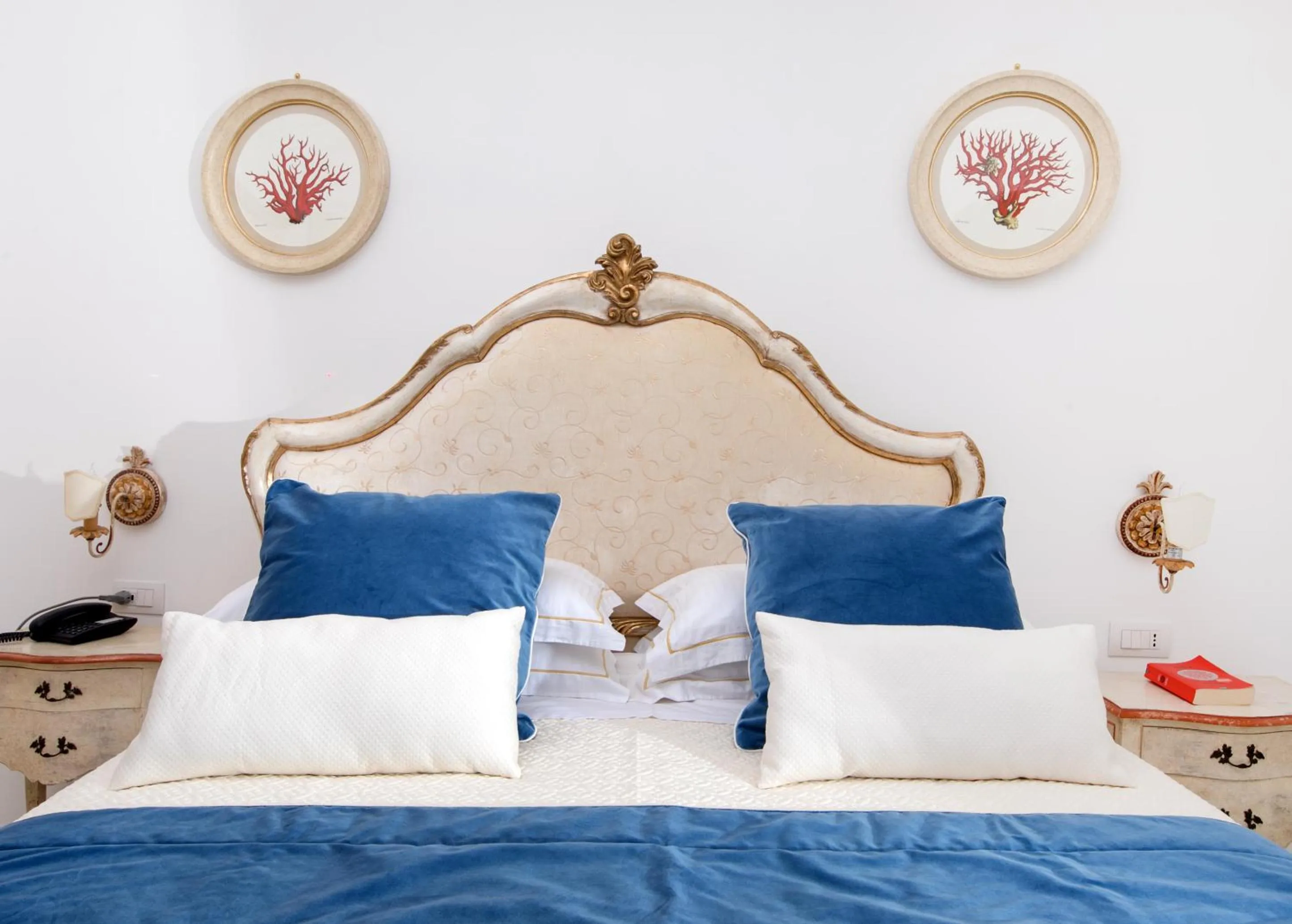 Decorative detail, Bed in Hotel Onda Verde