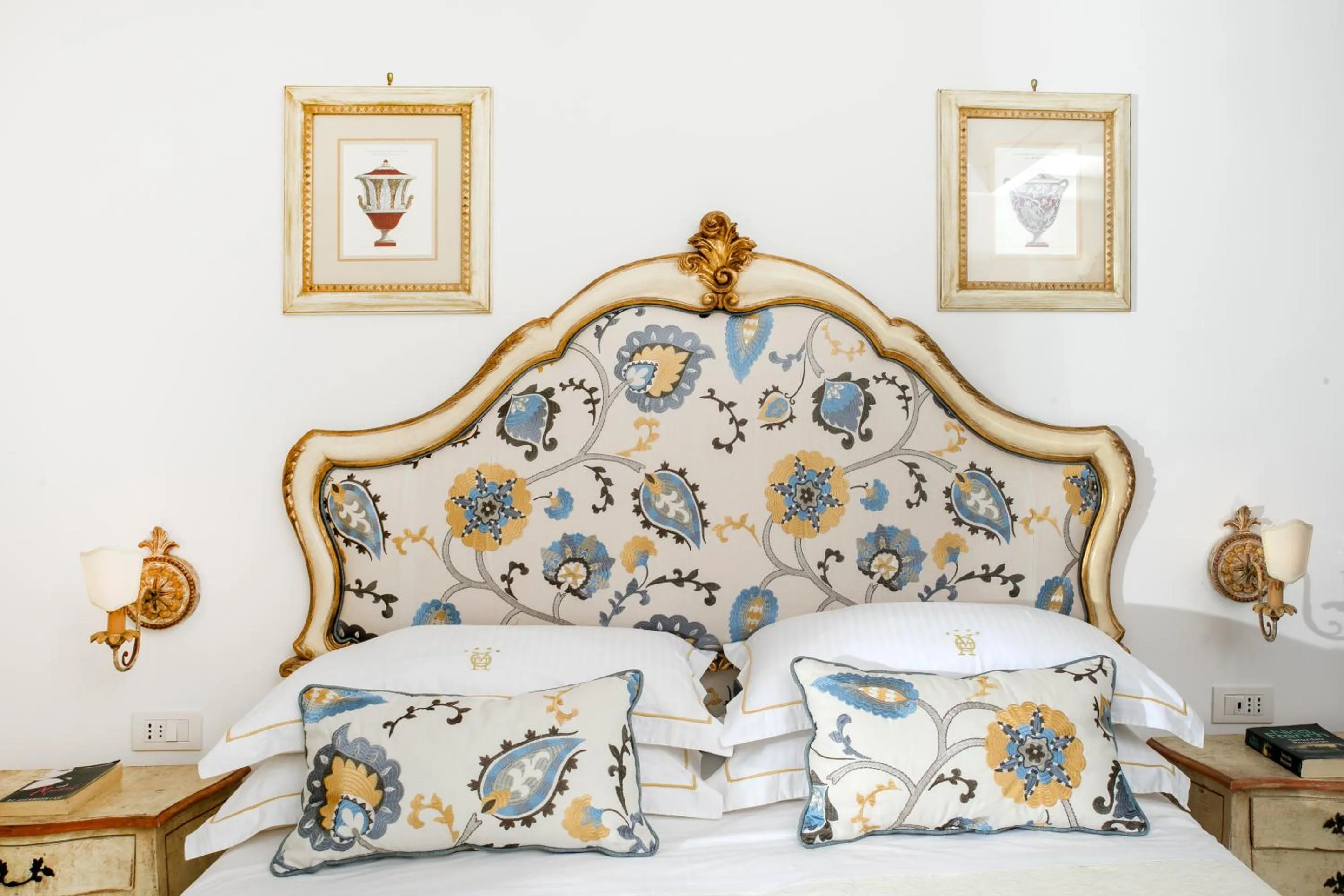 Decorative detail, Bed in Hotel Onda Verde