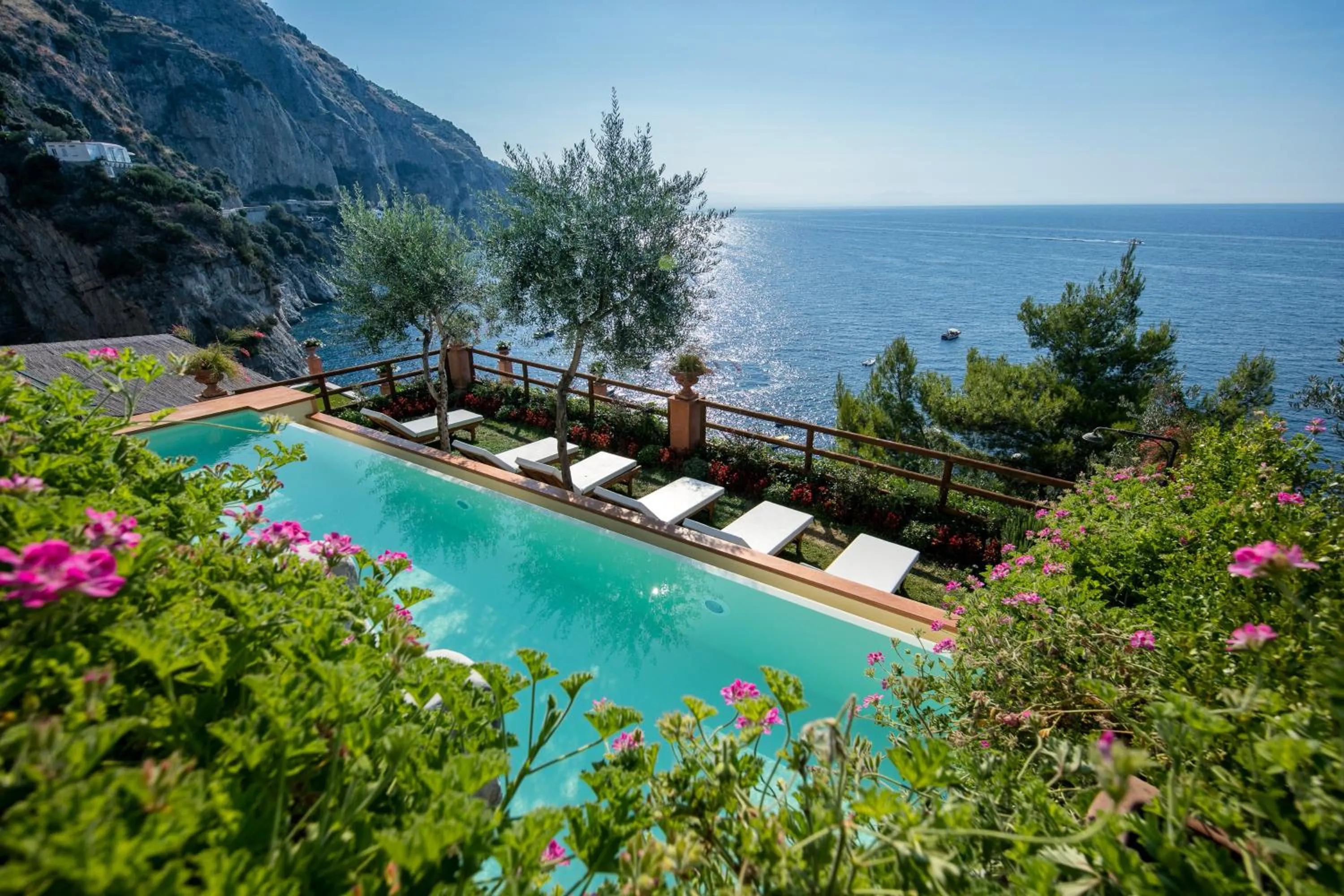 Swimming pool in Hotel Onda Verde