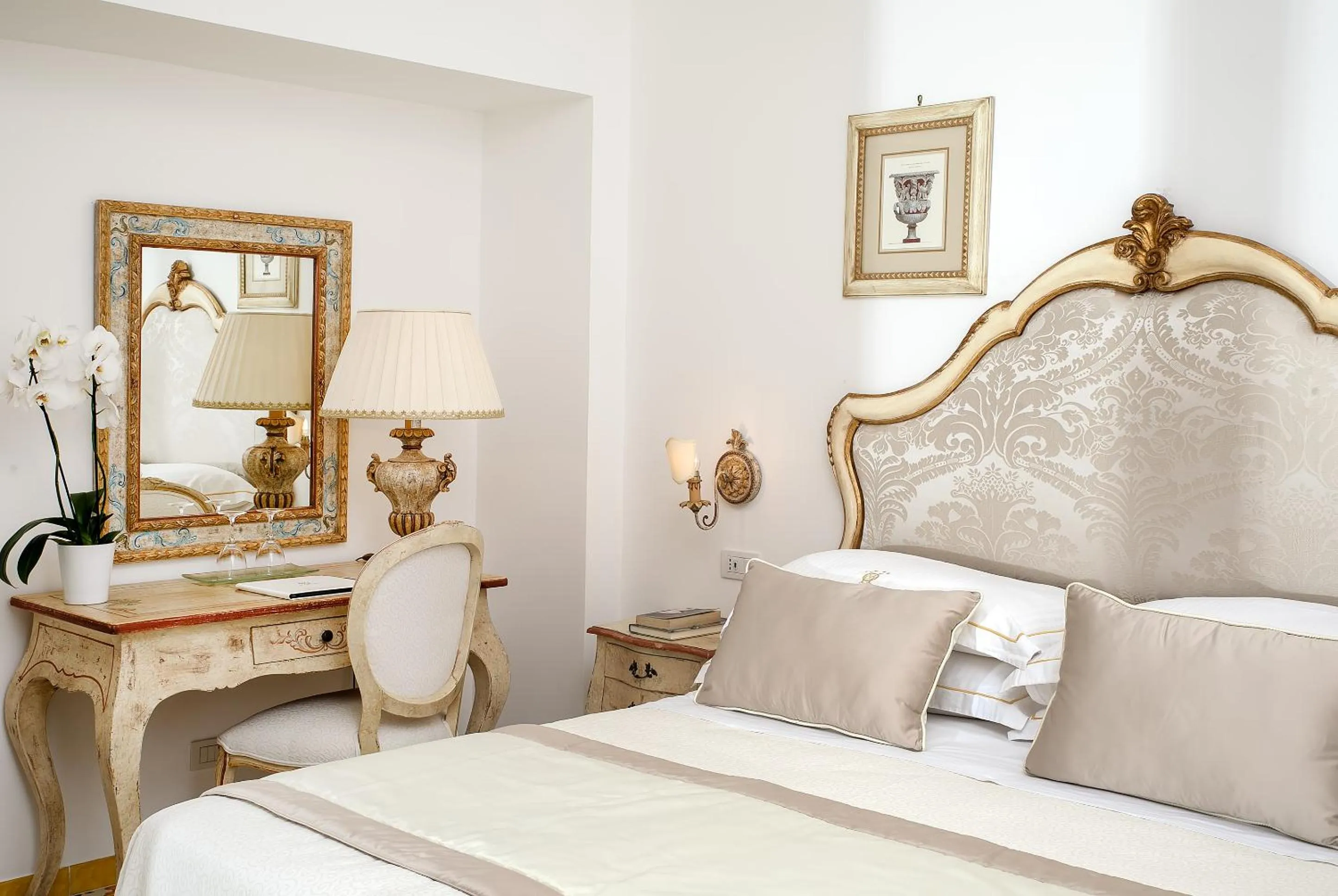 Decorative detail, Bed in Hotel Onda Verde