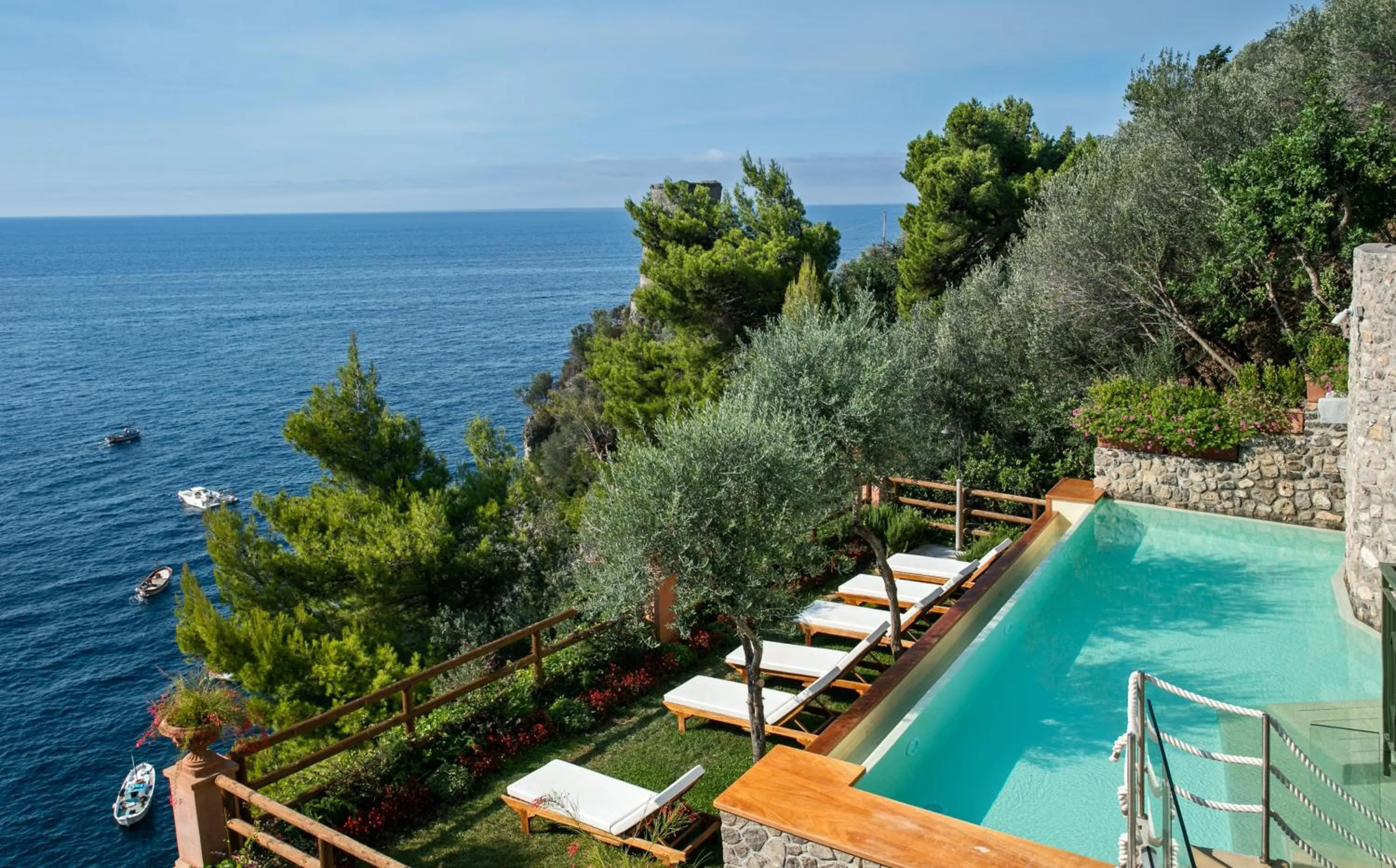 Swimming pool in Hotel Onda Verde