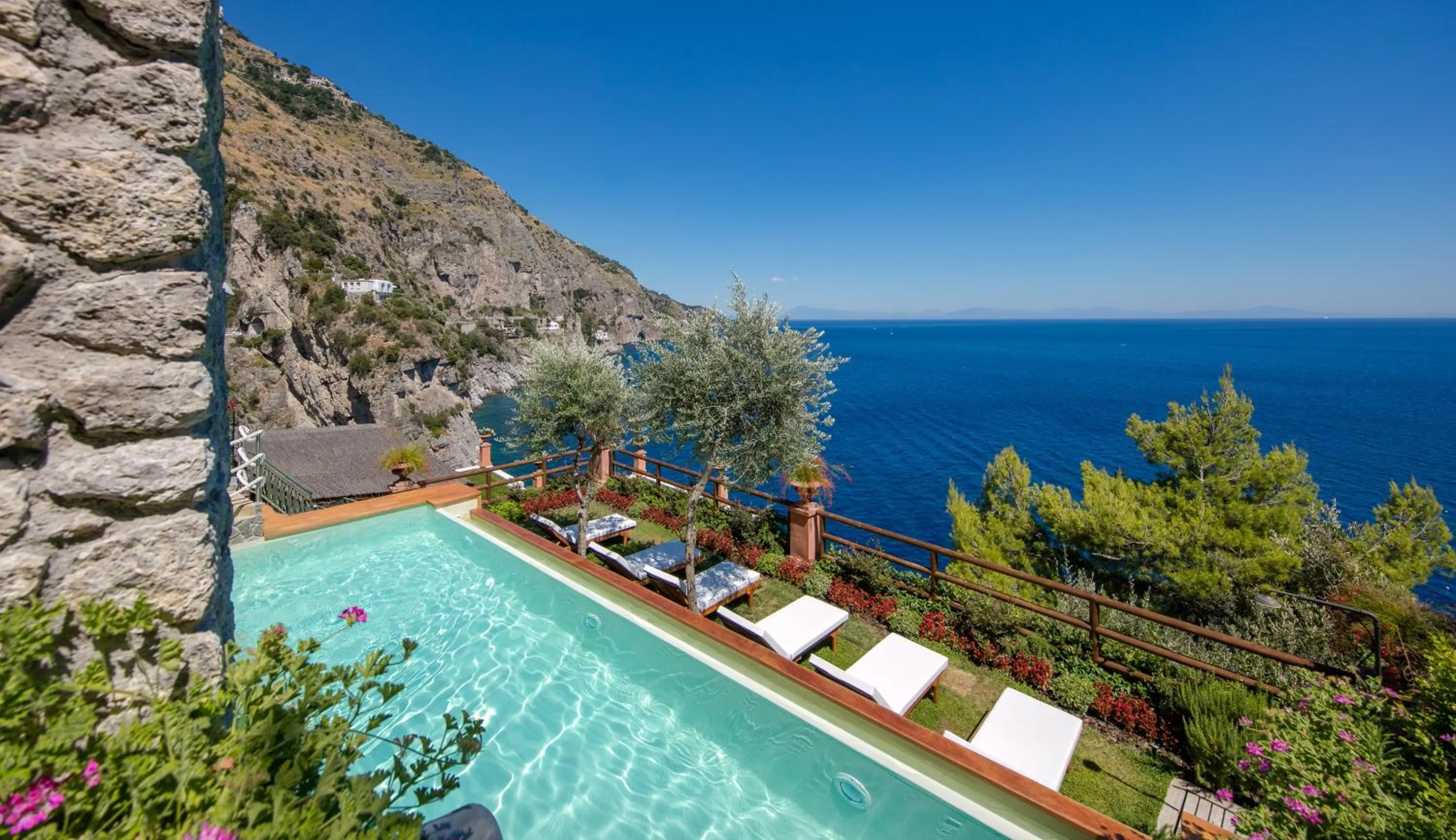 Swimming pool in Hotel Onda Verde