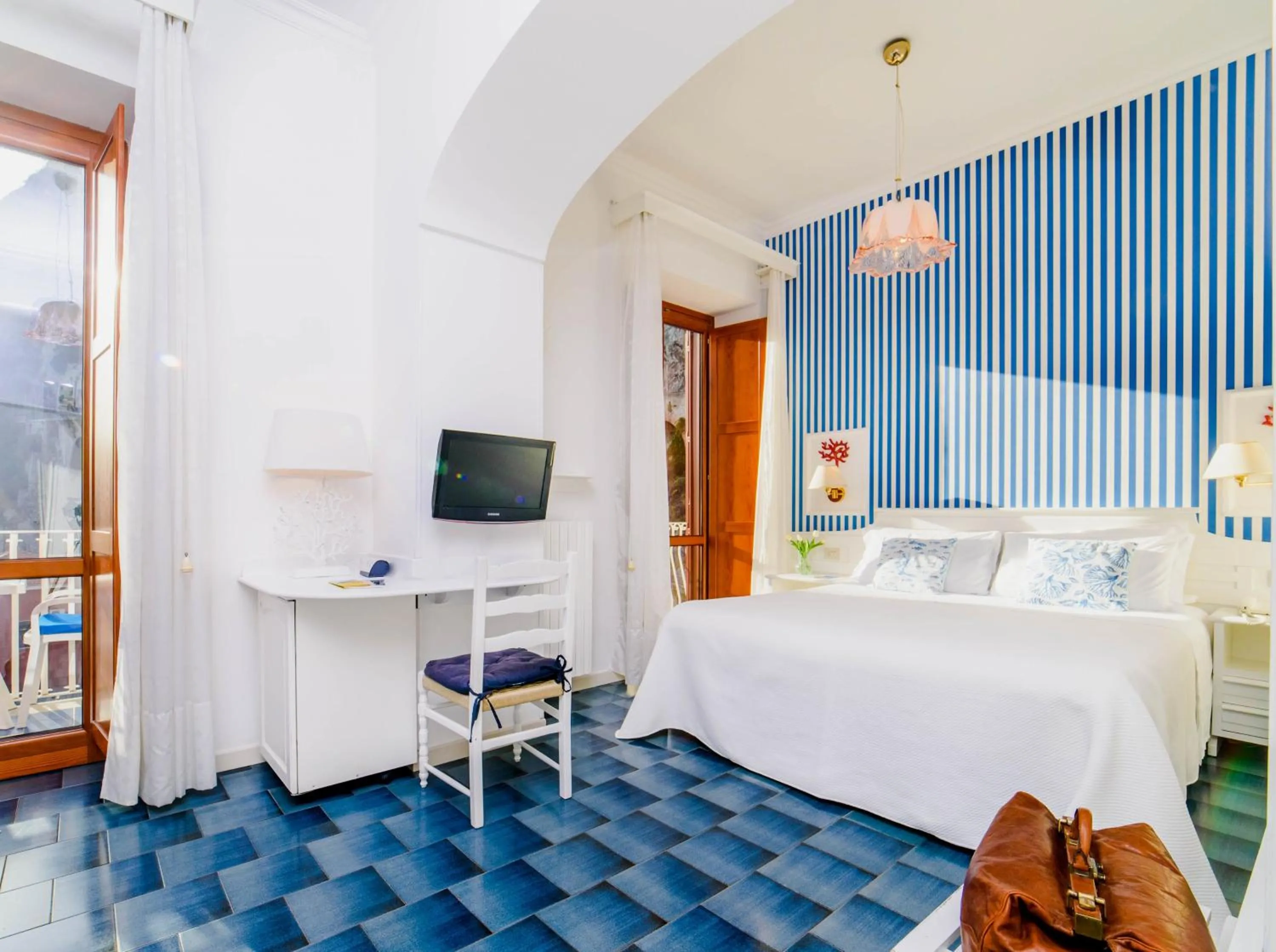 Bed in Hotel La Bussola