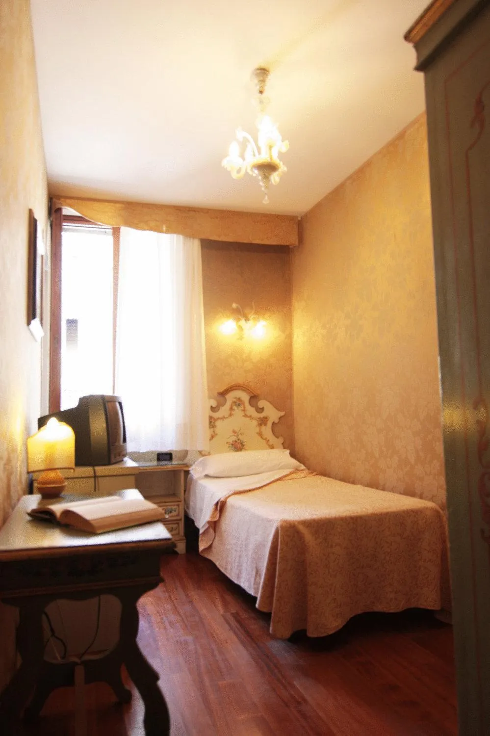 Bed in Hotel Malibran