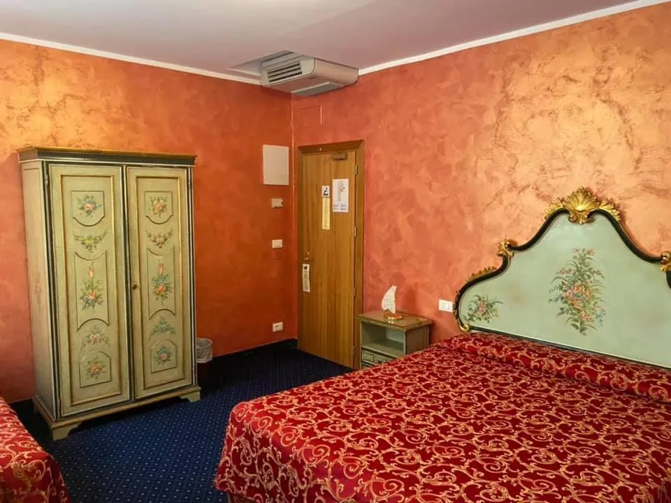 Bed in Hotel Malibran