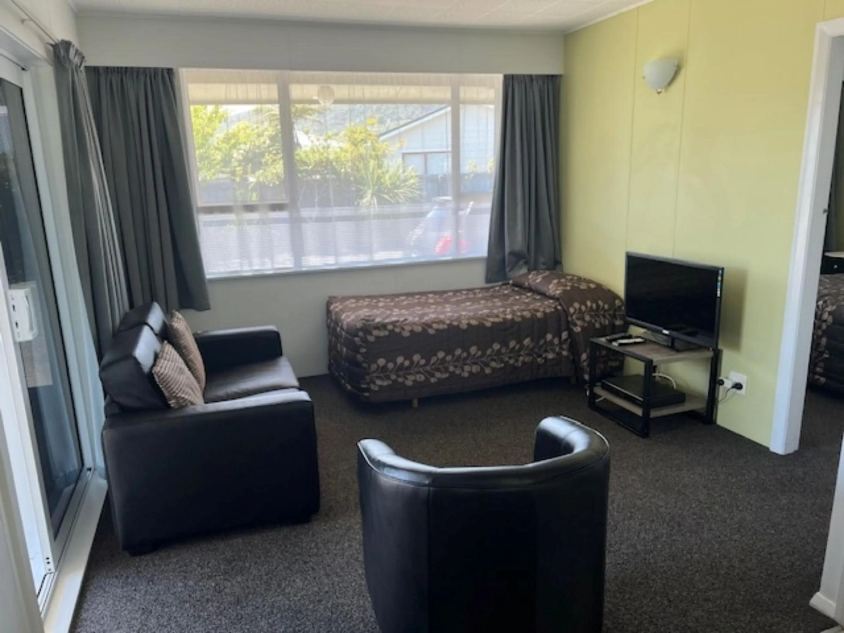 Bed in Scenicland Motels