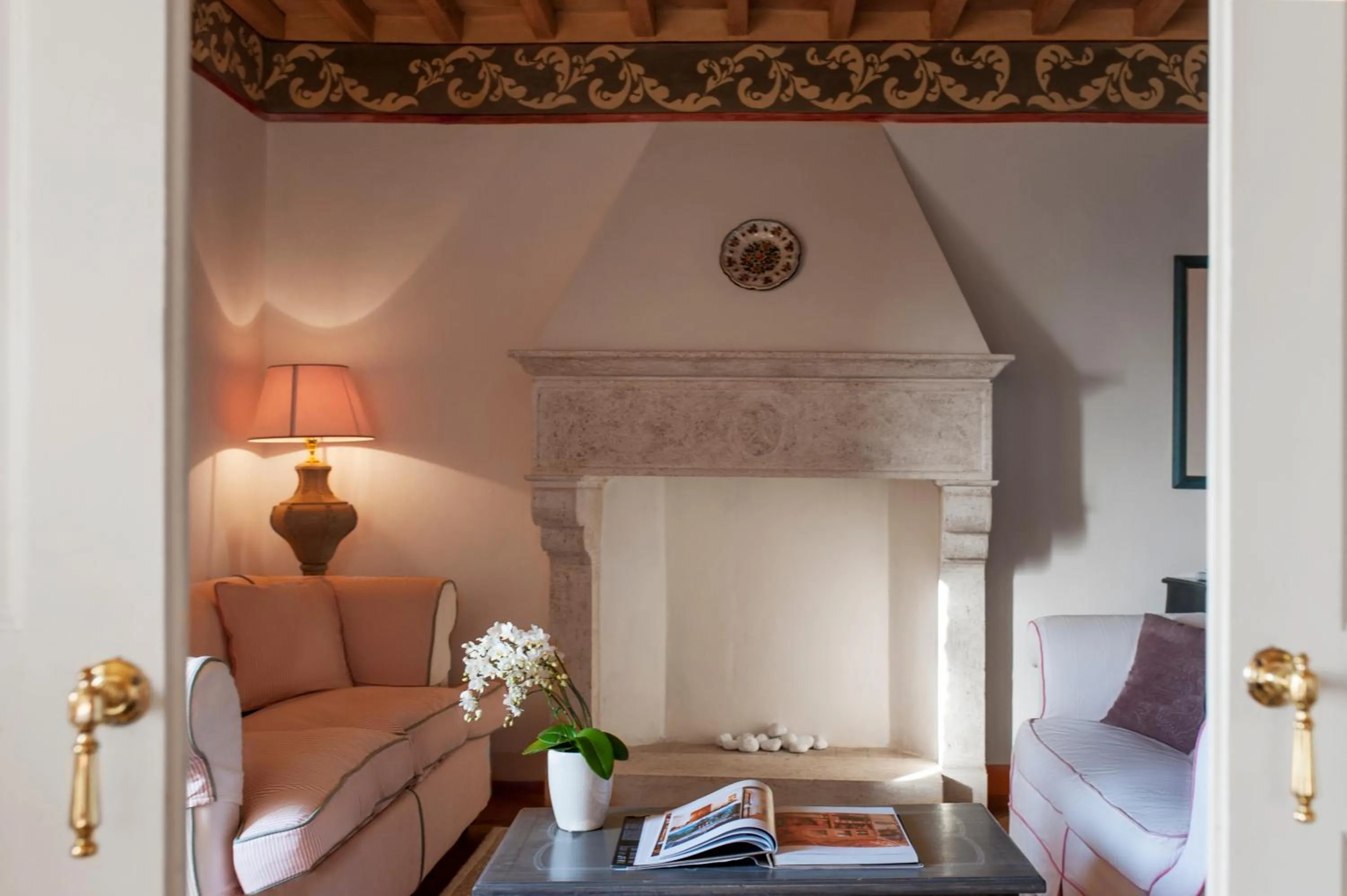 Living room, Bed in Castello di Velona Resort, Thermal SPA & Winery