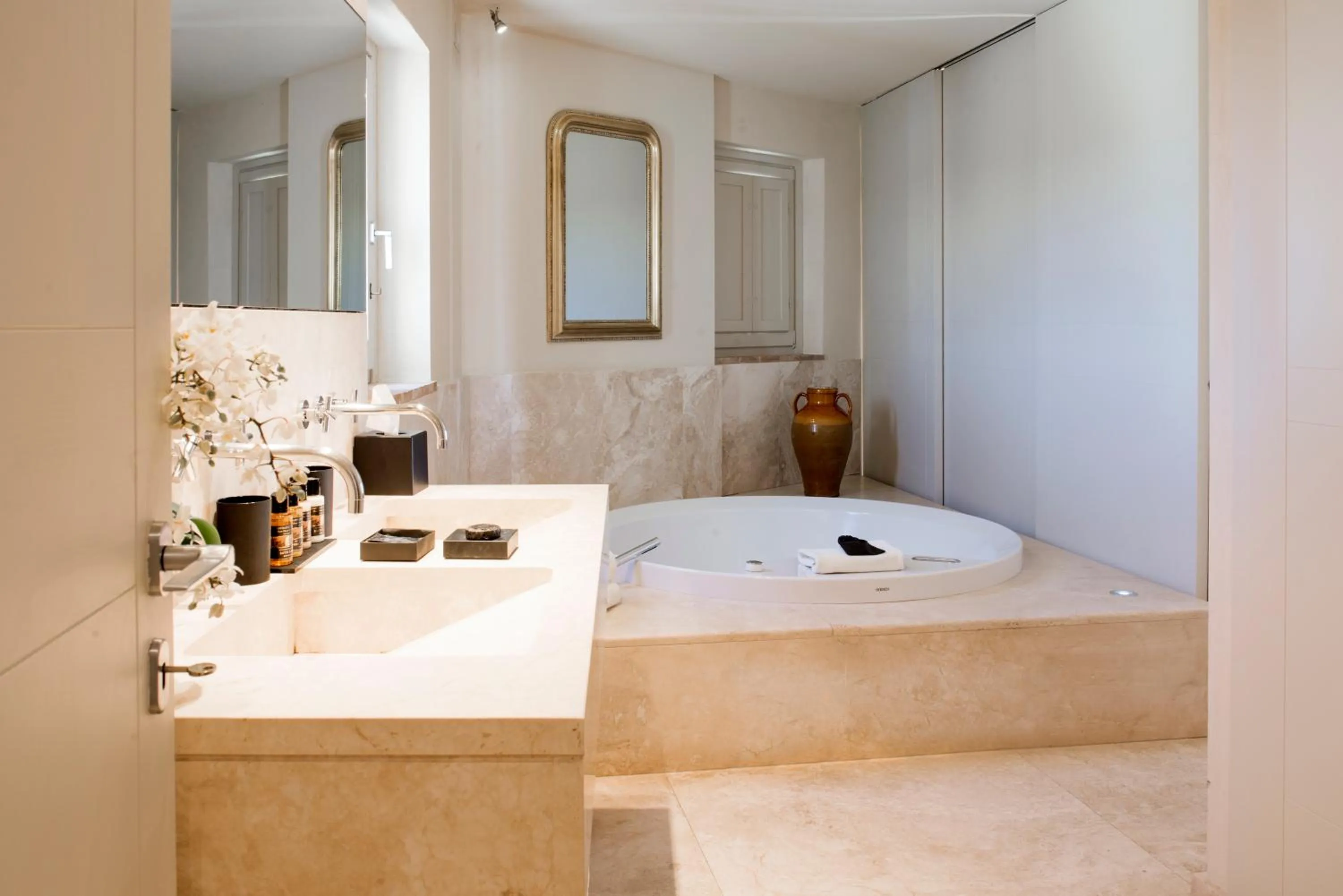 Toilet in Castello di Velona Resort, Thermal SPA & Winery