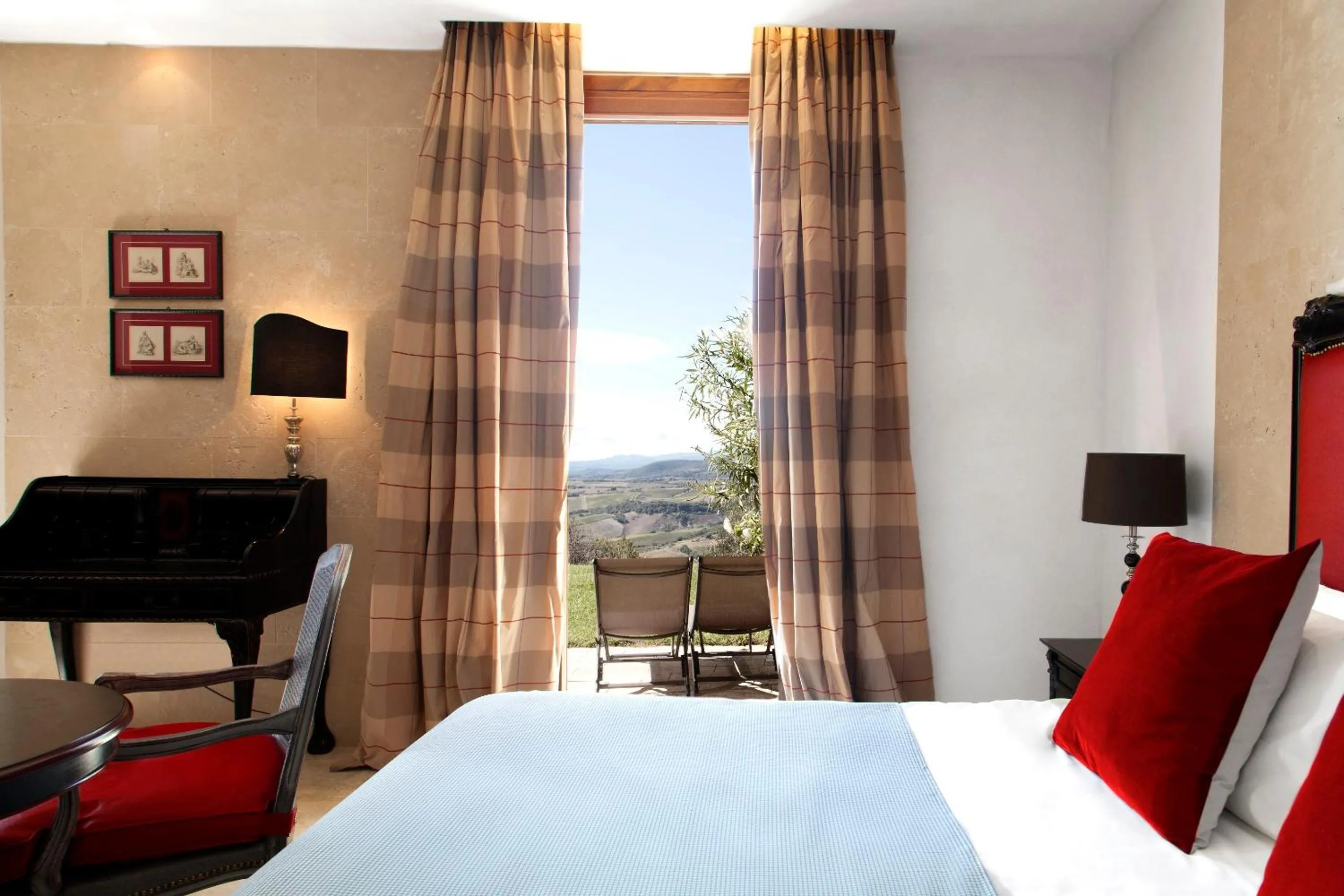 Bed in Castello di Velona Resort, Thermal SPA & Winery