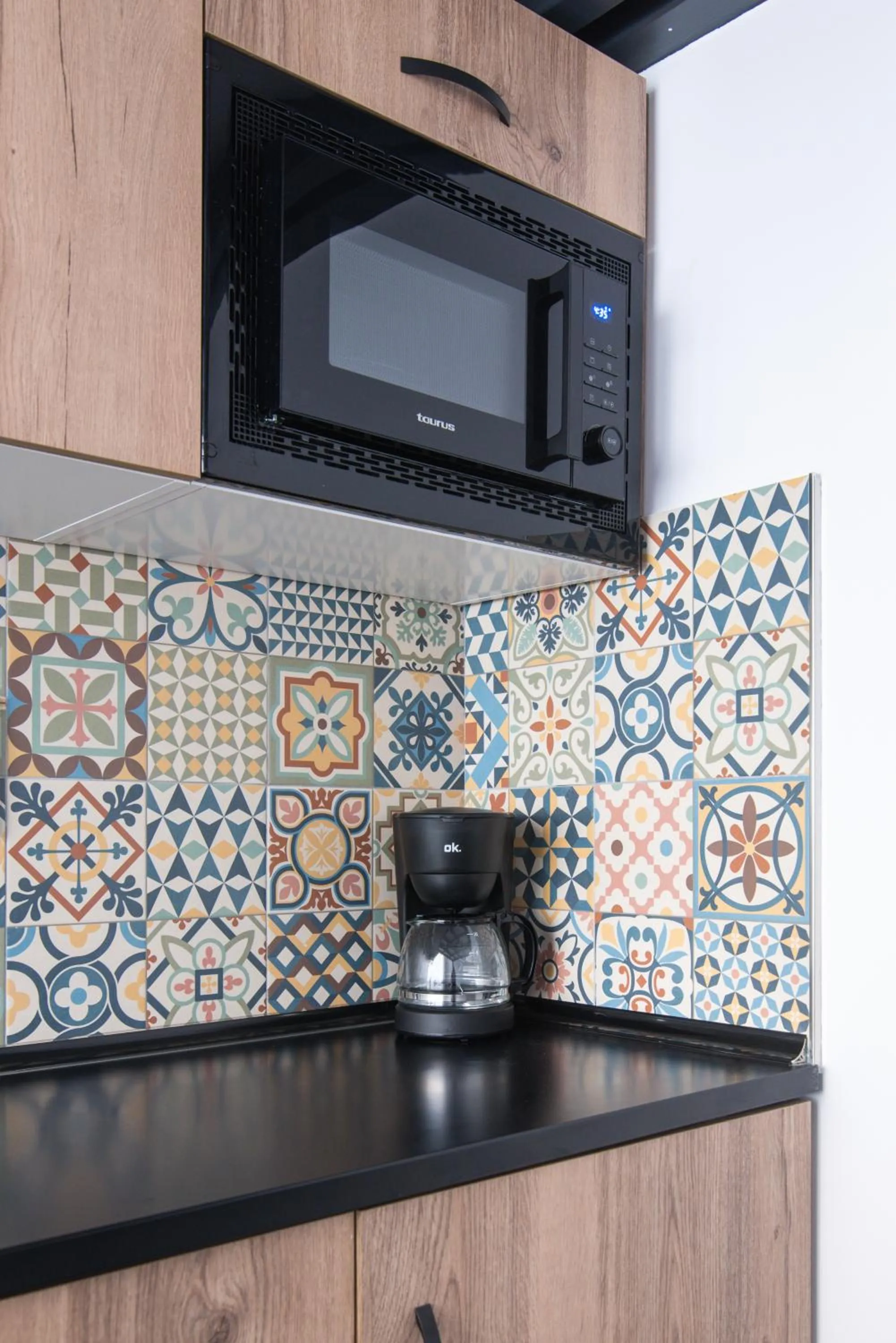 Coffee/tea facilities in Open Sea Suites