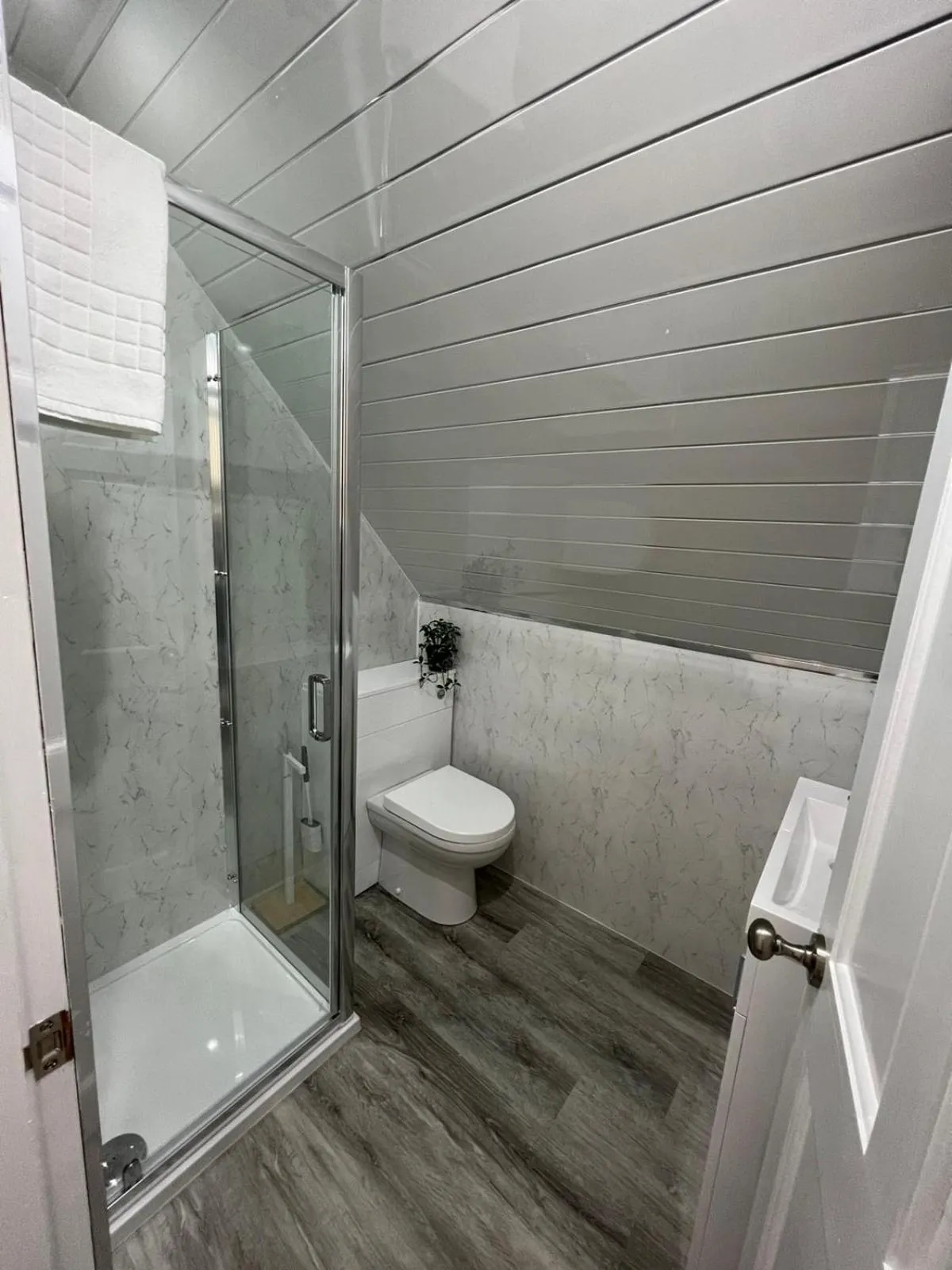 The Red Red Robin Cottage