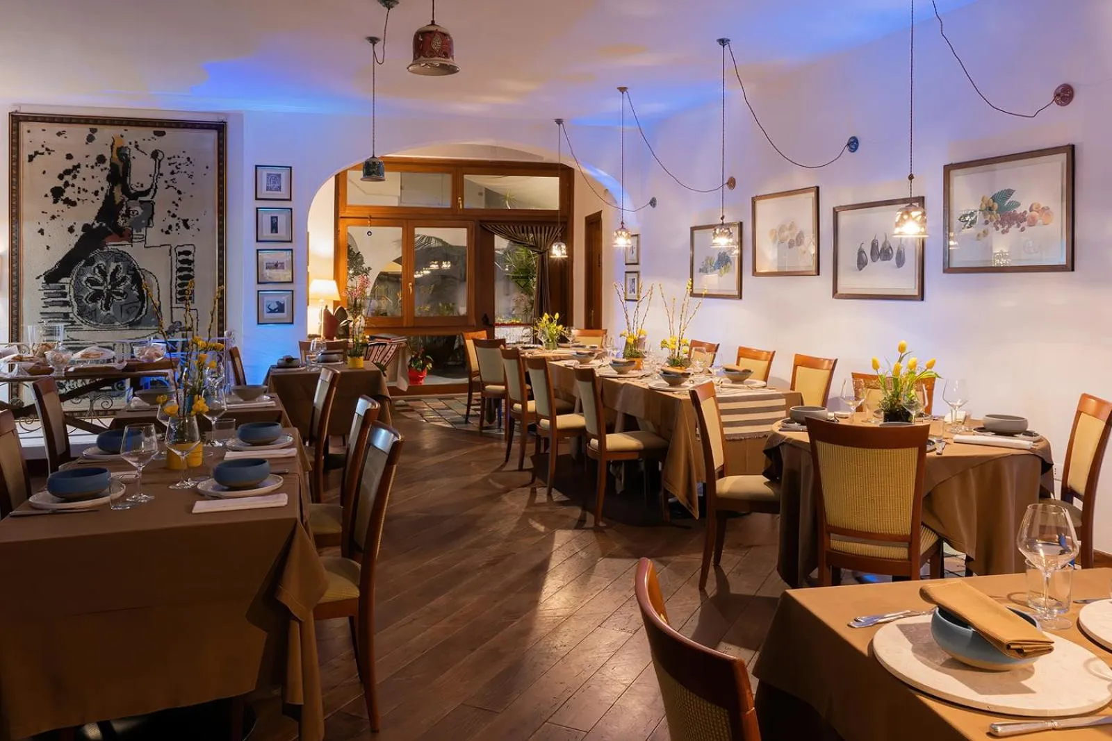 Restaurant/places to eat in Hotel Su Barchile