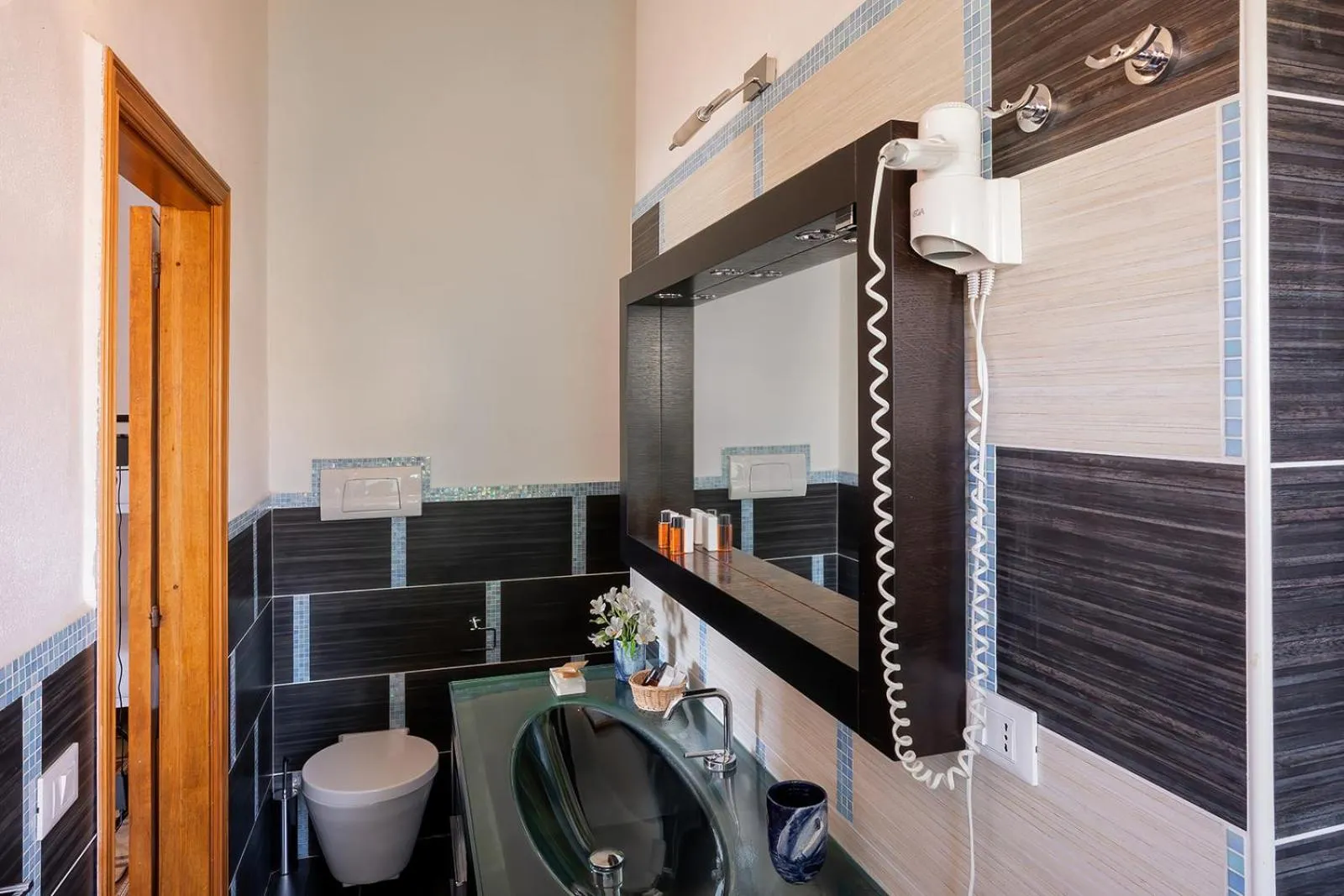 Bathroom in Hotel Su Barchile