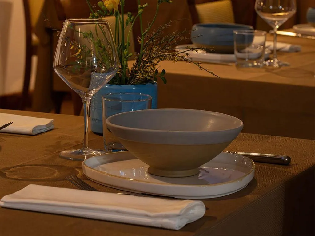 Restaurant/places to eat in Hotel Su Barchile