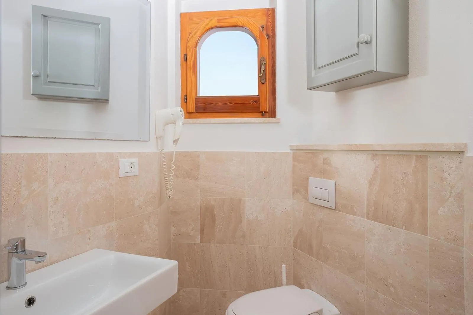 Bathroom in Hotel Su Barchile