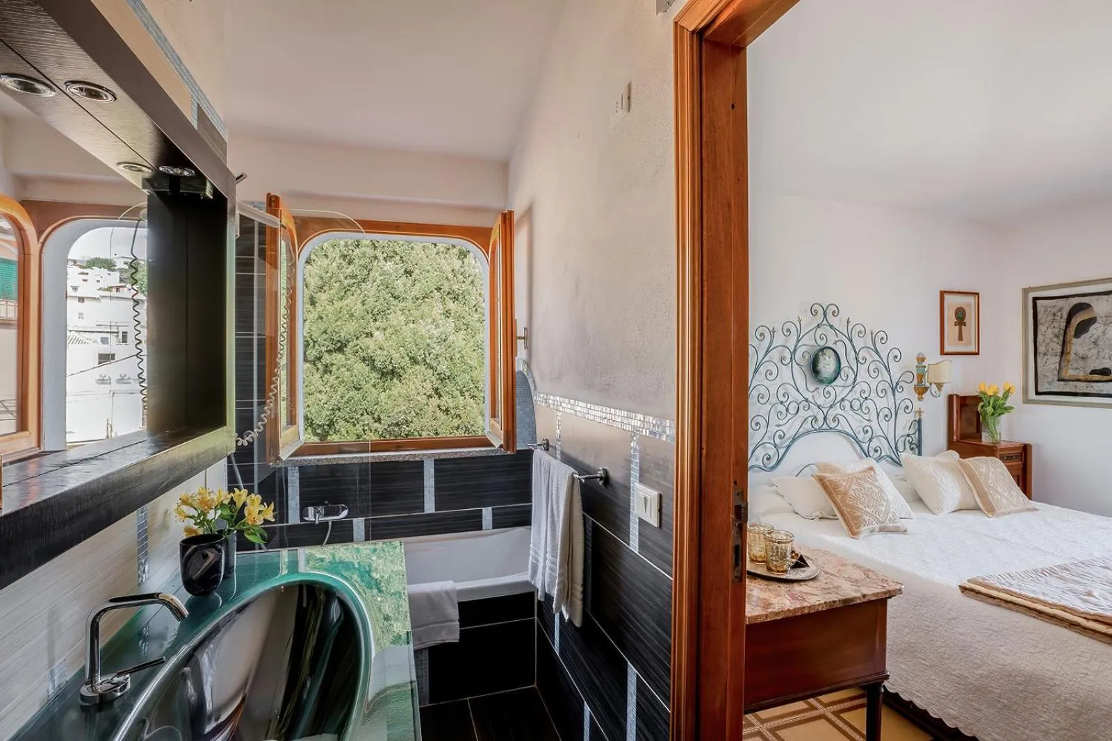 Bathroom in Hotel Su Barchile