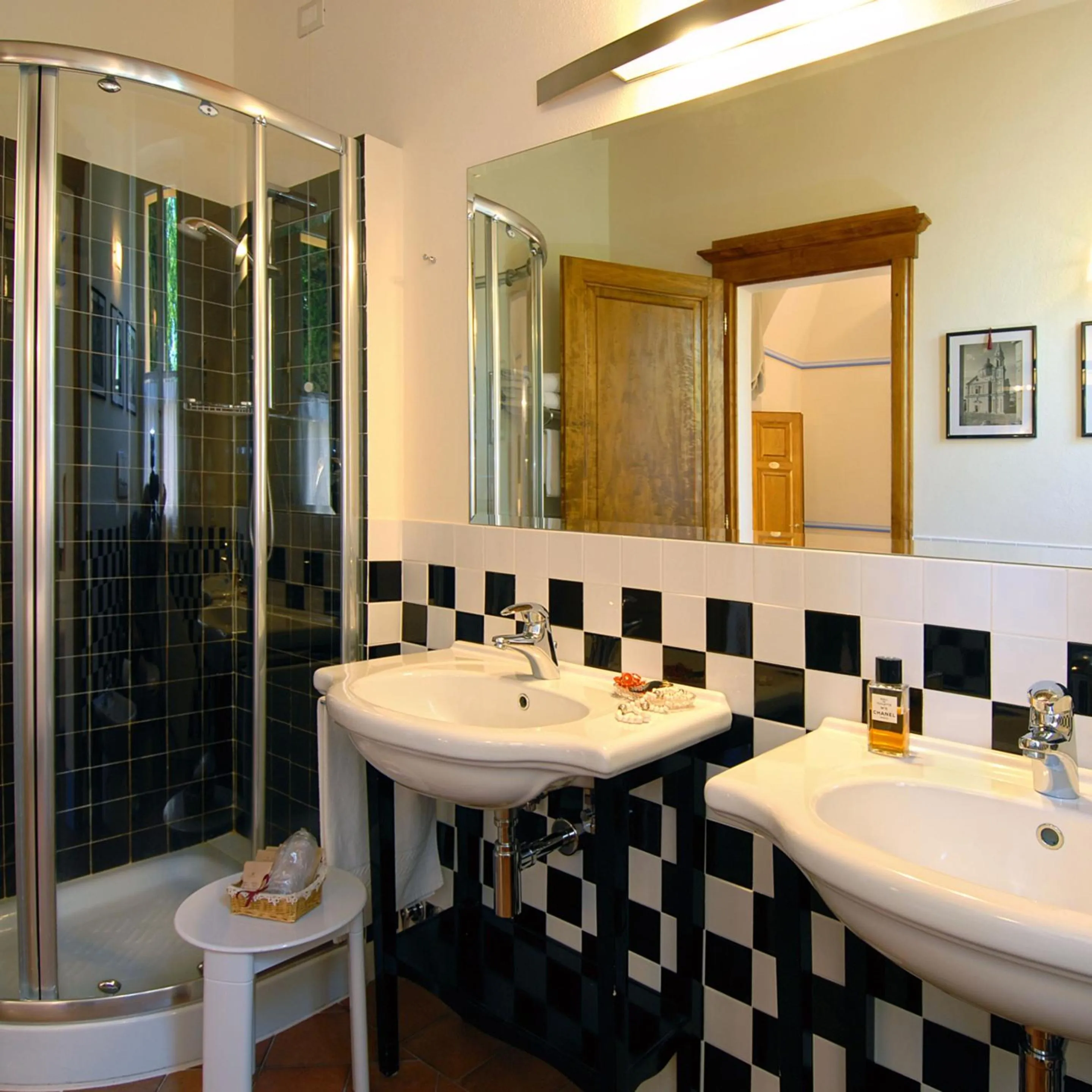 Shower in Il Rondò Boutique Hotel