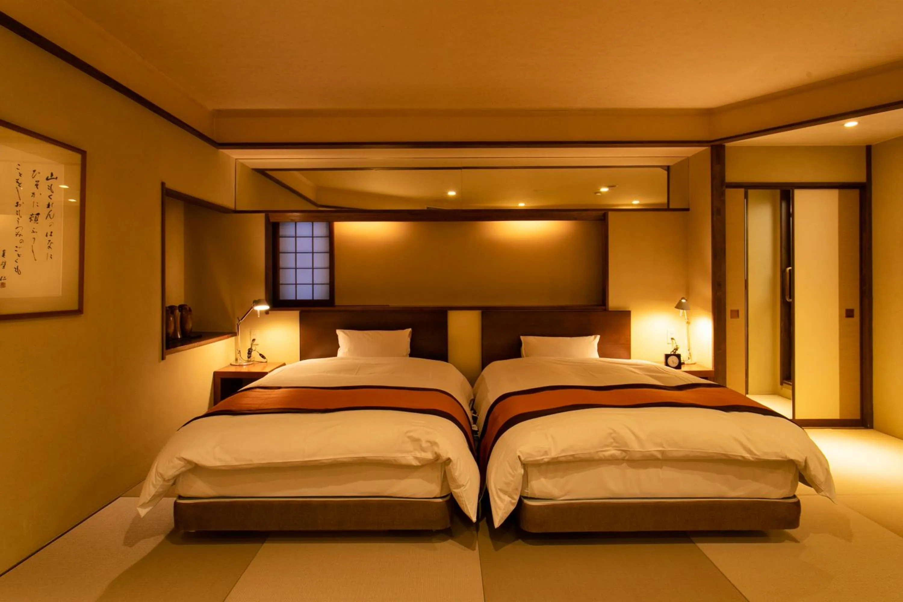 Photo of the whole room, Bed in Hayamakan