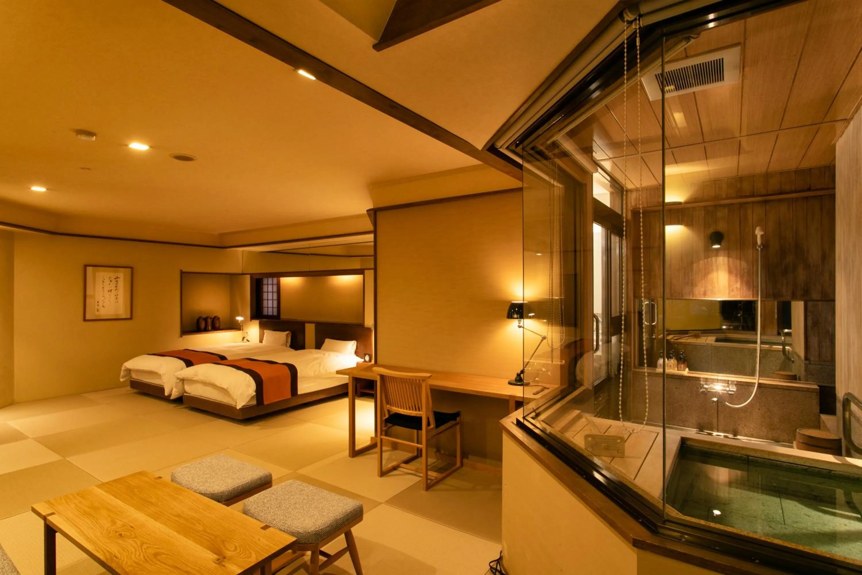 Photo of the whole room, Bed in Hayamakan