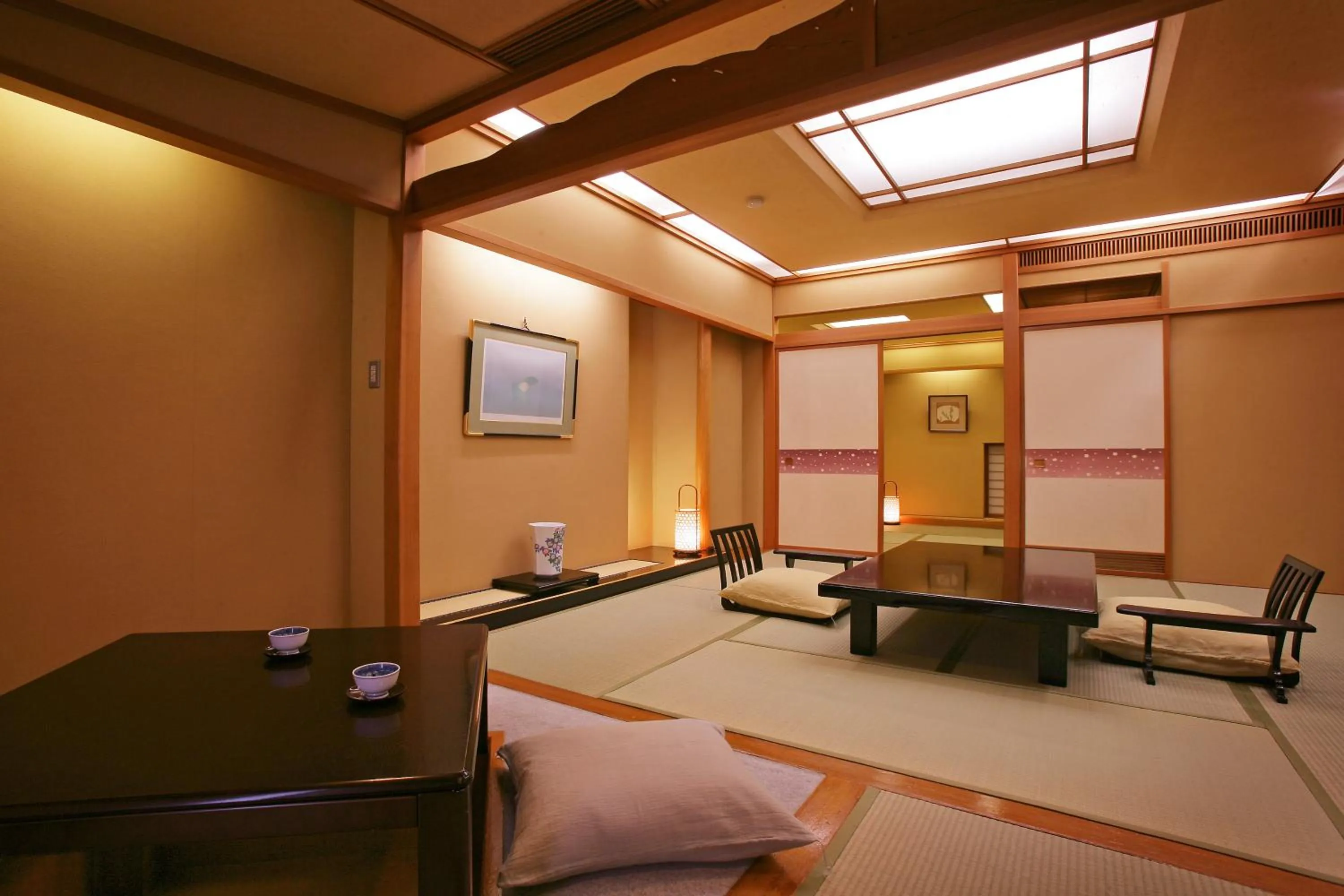 Photo of the whole room, Bed in Hayamakan