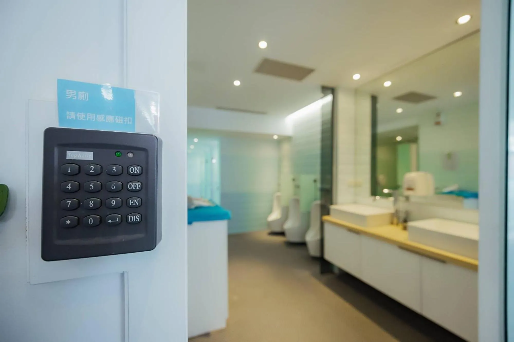 苓旅松山館 Lininn Tapei Arena