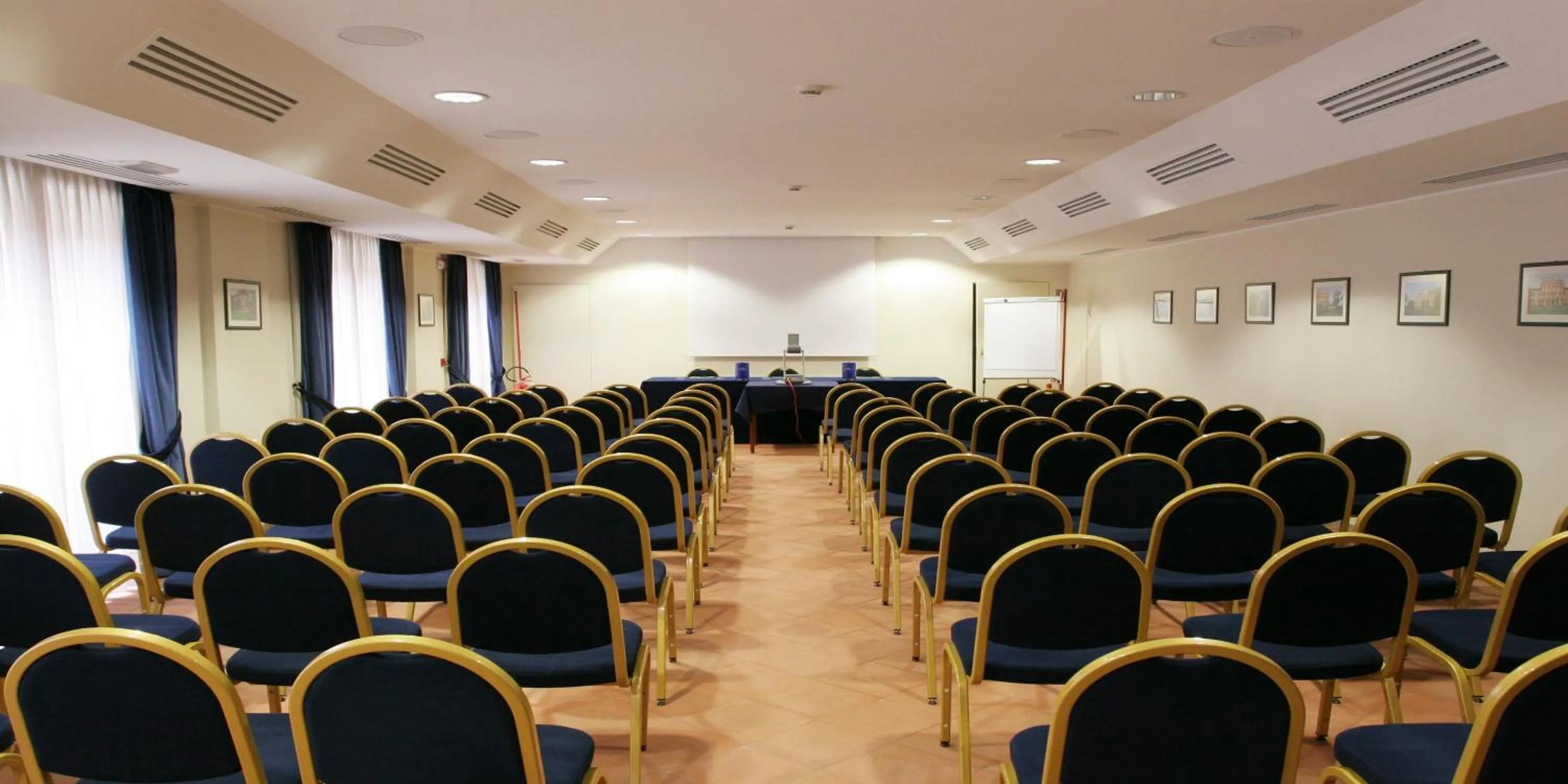 Business facilities in Sina Villa Matilde